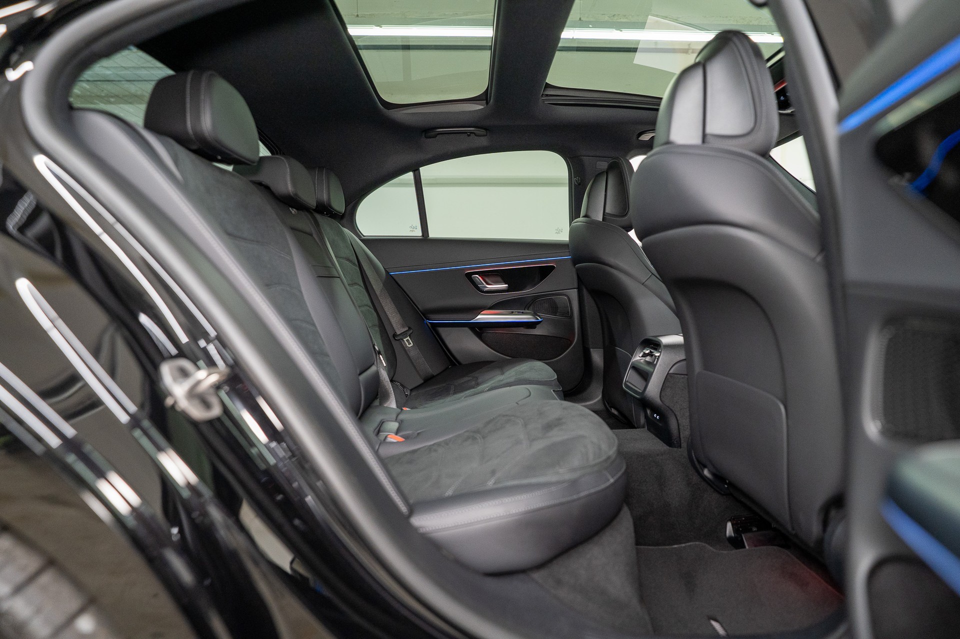MERCEDES-BENZ E 450 AMG Line 4matic / Panorama-Schiebedach / 360° Kamera / Memory Sitze-image-13