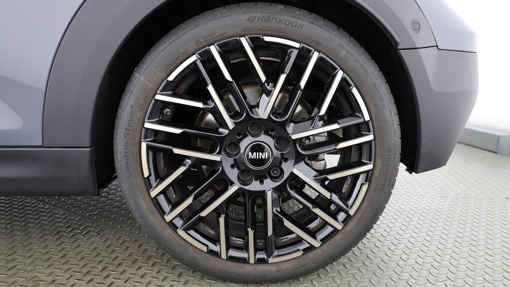 MINI Cooper S Cabrio-image-10