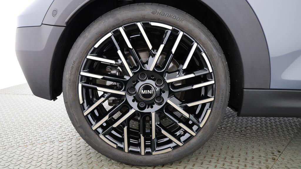 MINI Cooper S Cabrio-image-7