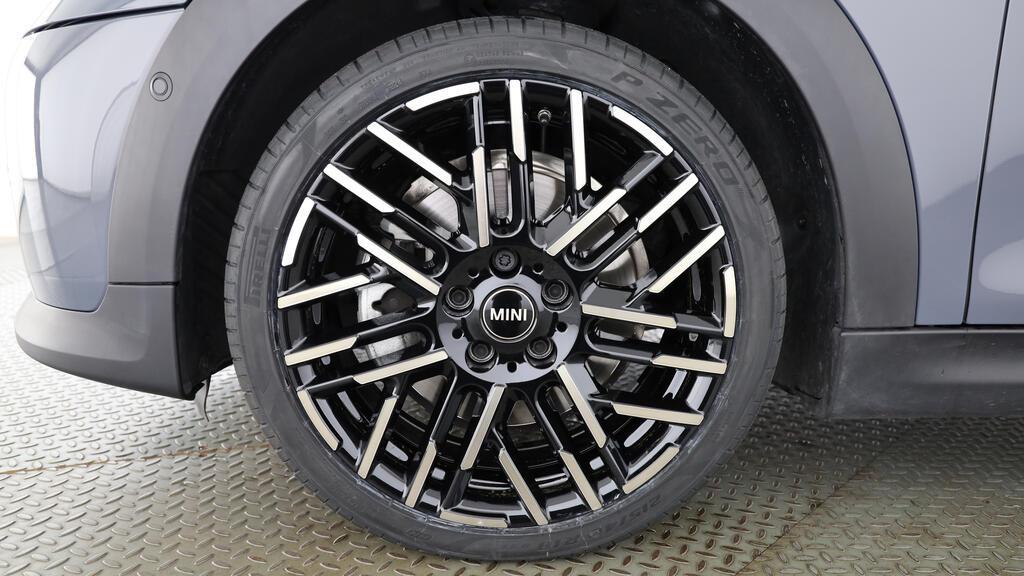 MINI Cooper S Cabrio-image-9