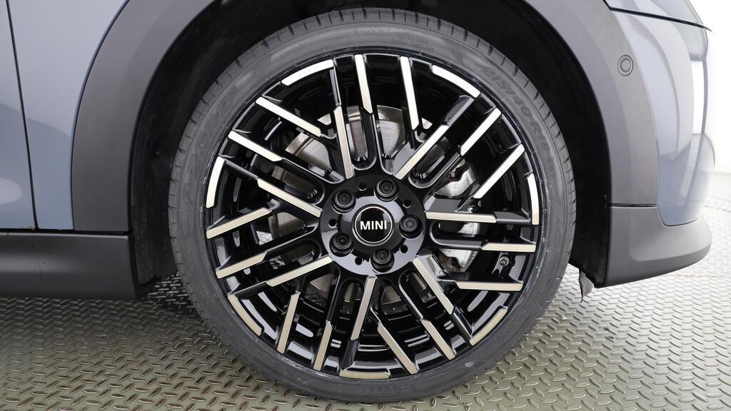 MINI Cooper S Cabrio-image-8