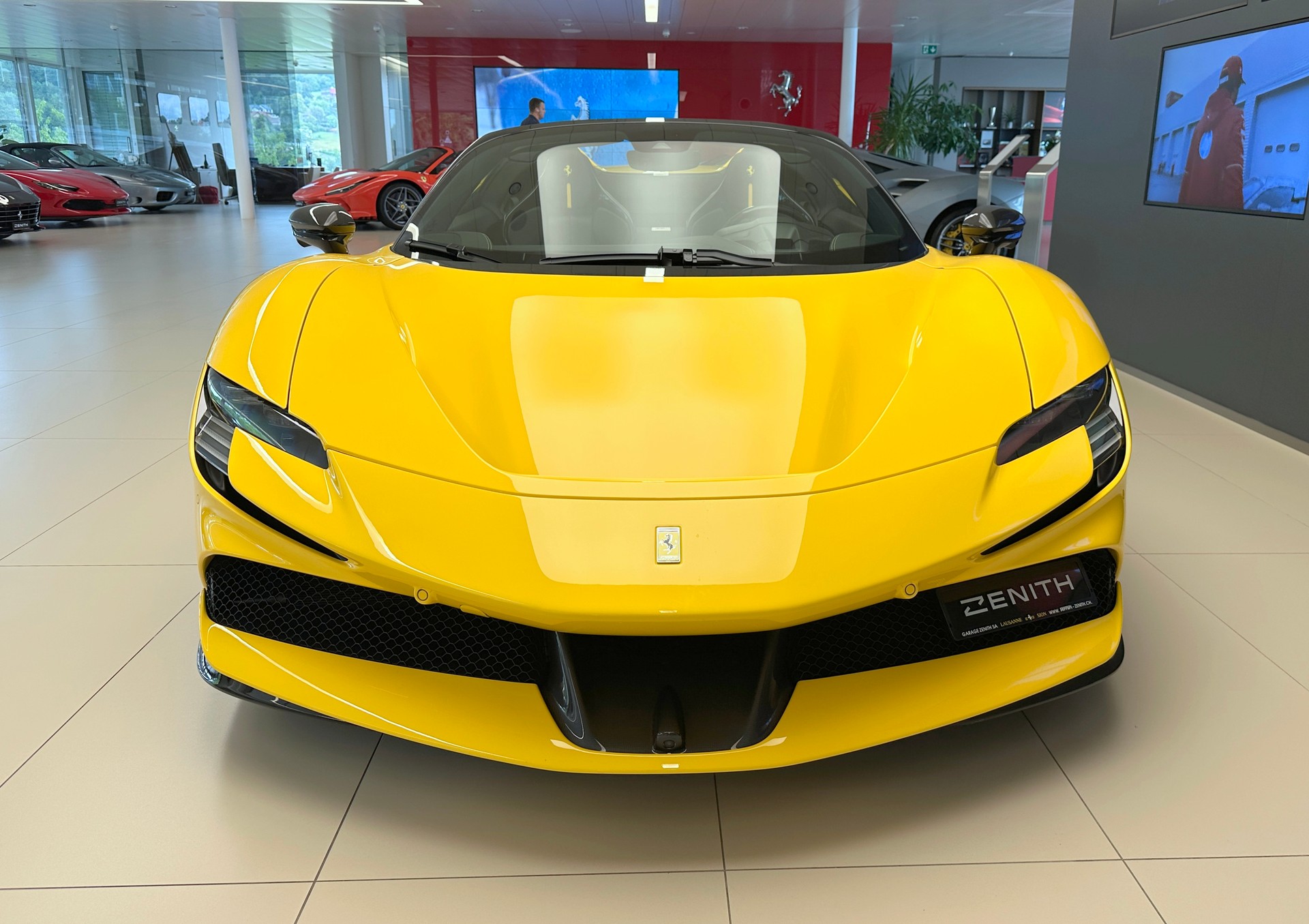 FERRARI SF90 Spider-image-1