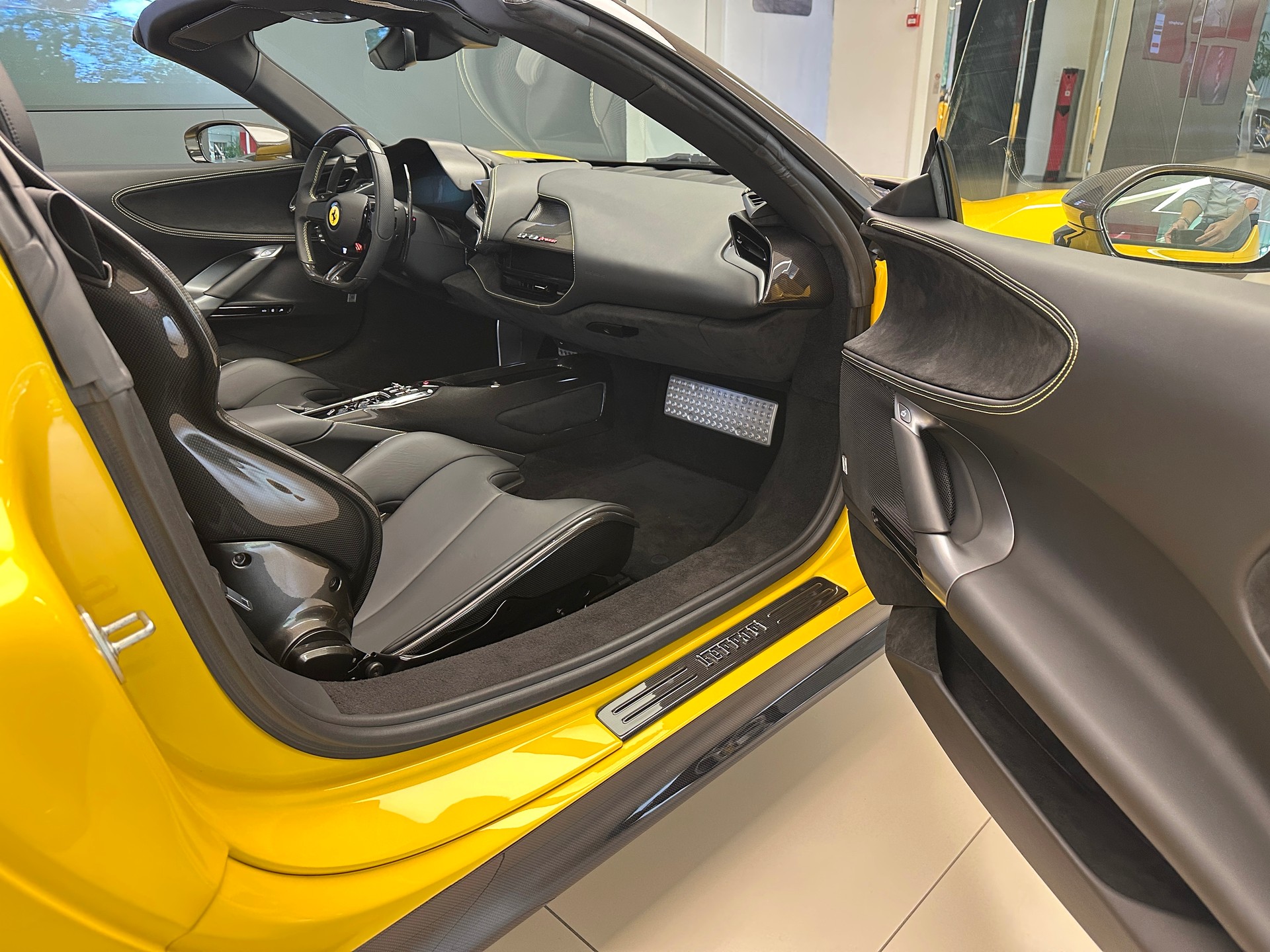 FERRARI SF90 Spider-image-9