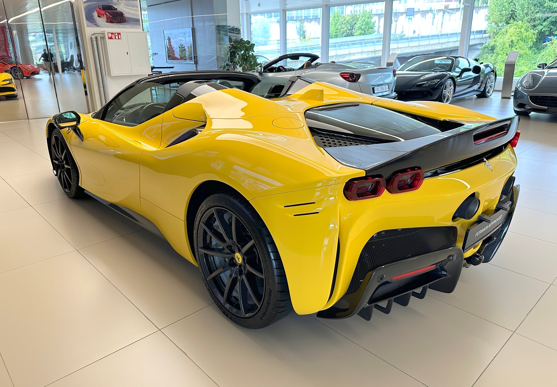 FERRARI SF90 Spider-image-7
