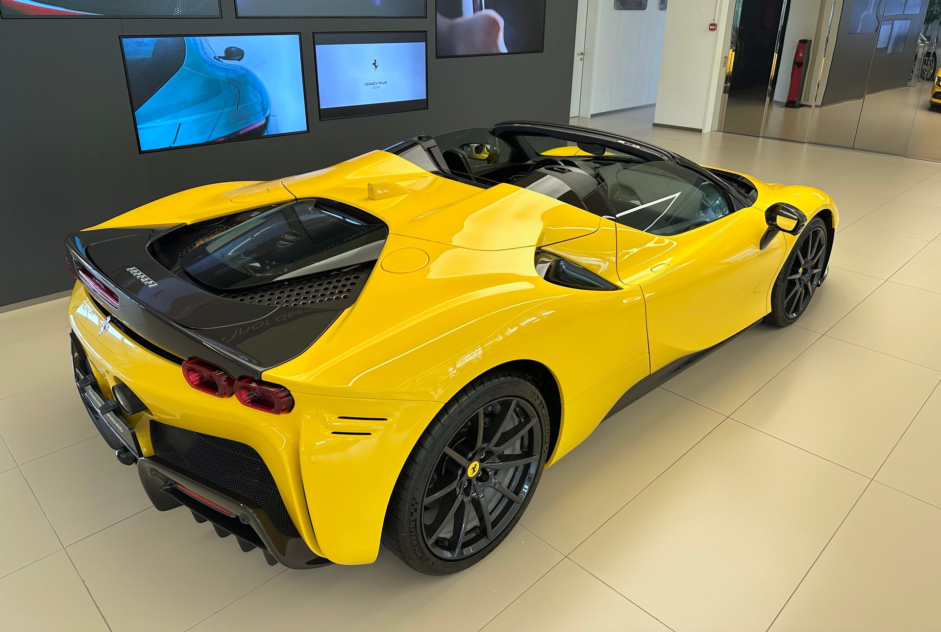 FERRARI SF90 Spider-image-4