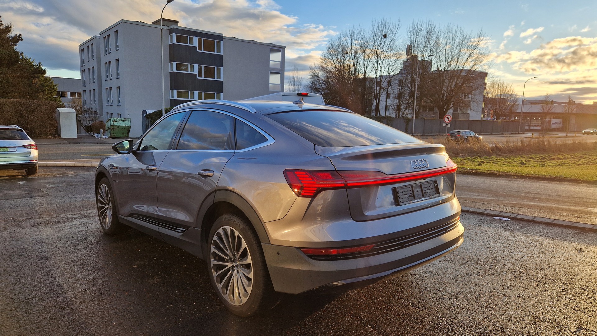 AUDI e-tron 50 Sportback quattro-image-3