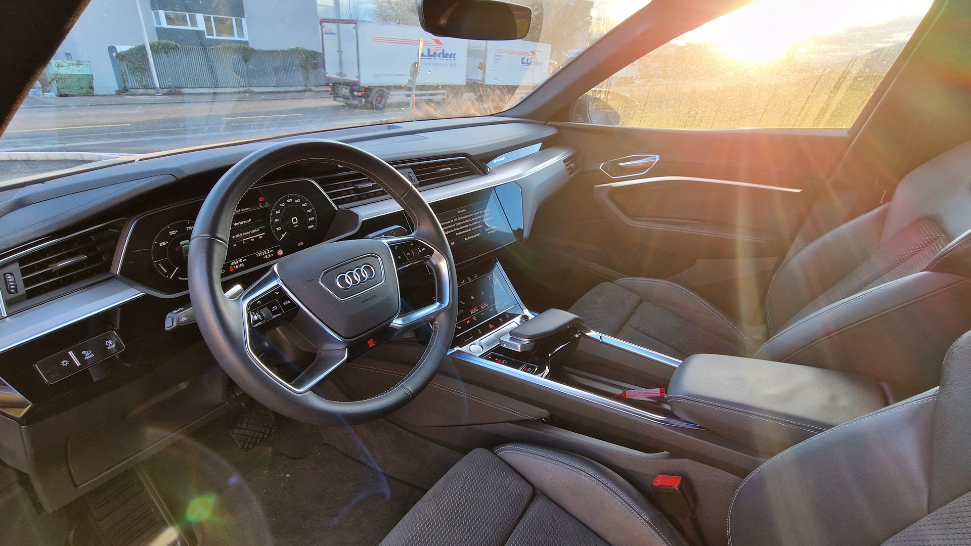 AUDI e-tron 50 Sportback quattro-image-7