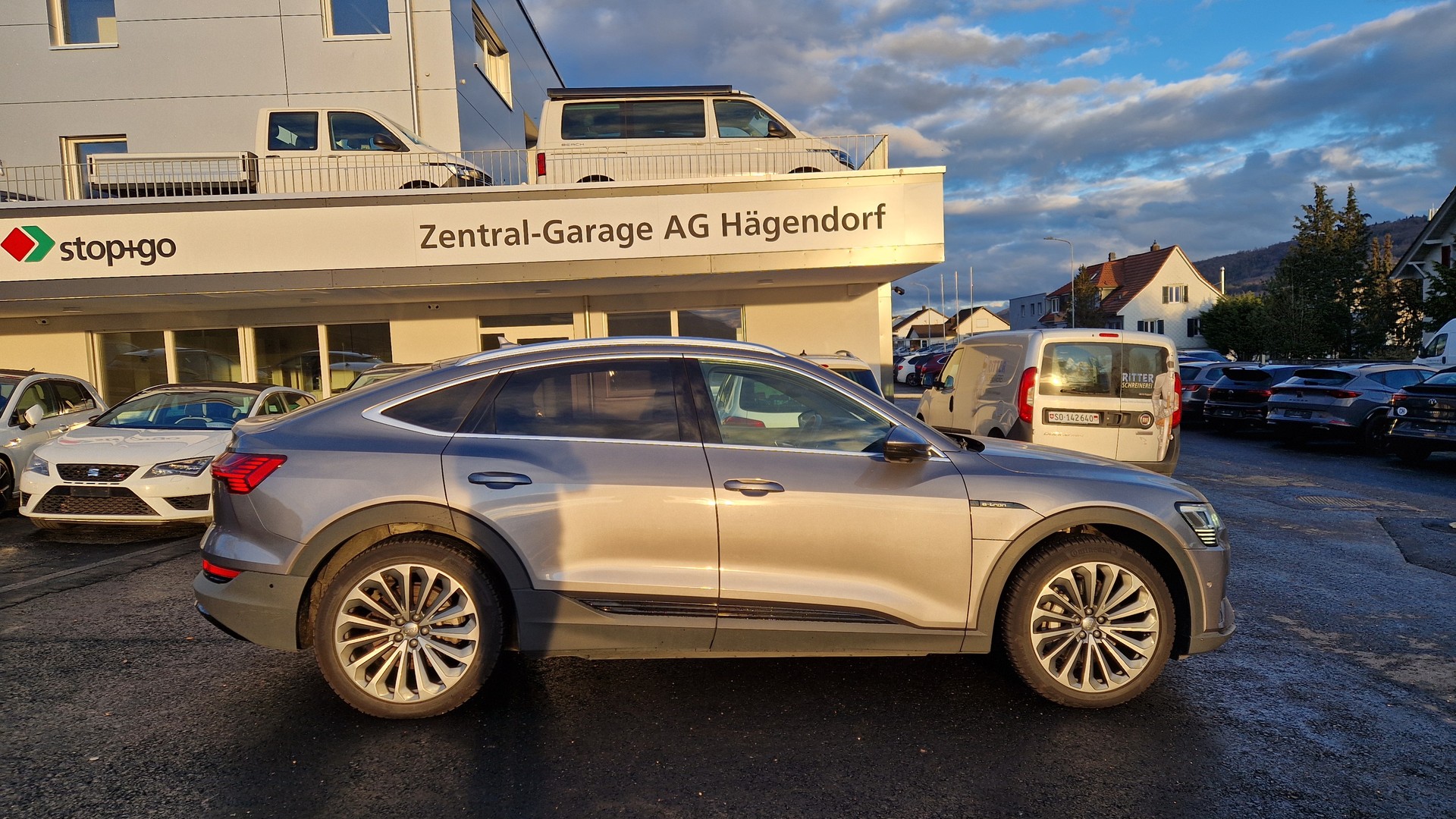AUDI e-tron 50 Sportback quattro-image-4