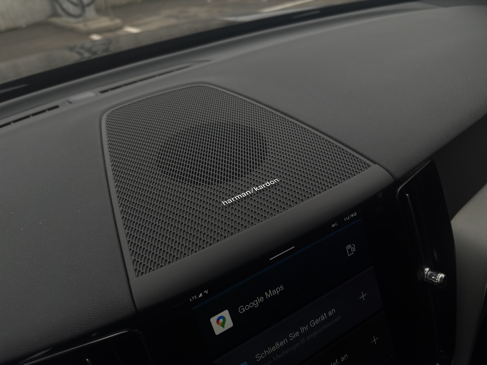 VOLVO XC60 2.0 B6 MH R-Design AWD-image-13