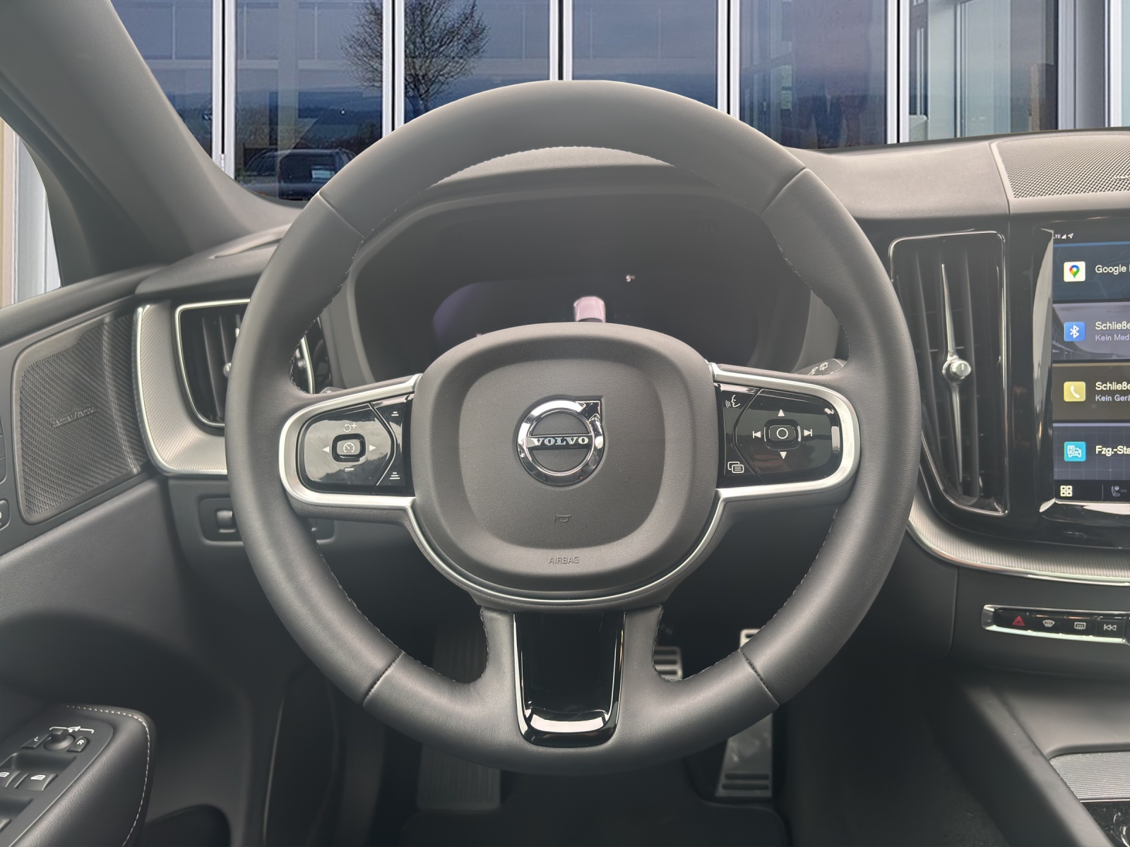 VOLVO XC60 2.0 B6 MH R-Design AWD-image-11