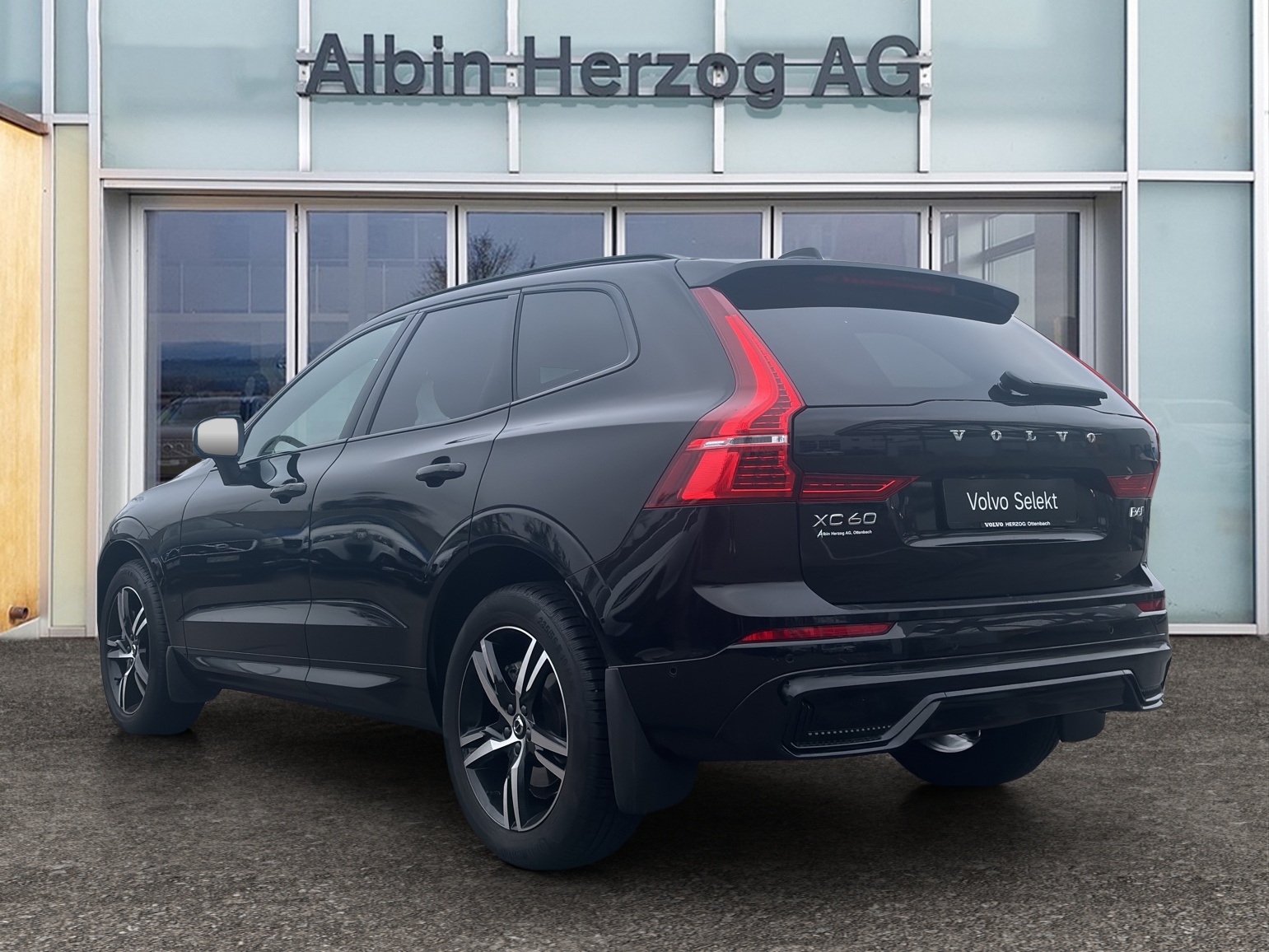 VOLVO XC60 2.0 B6 MH R-Design AWD-image-2