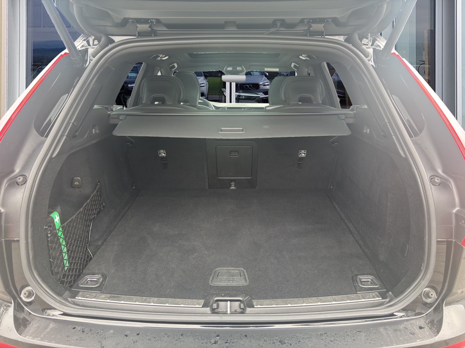 VOLVO XC60 2.0 B6 MH R-Design AWD-image-6