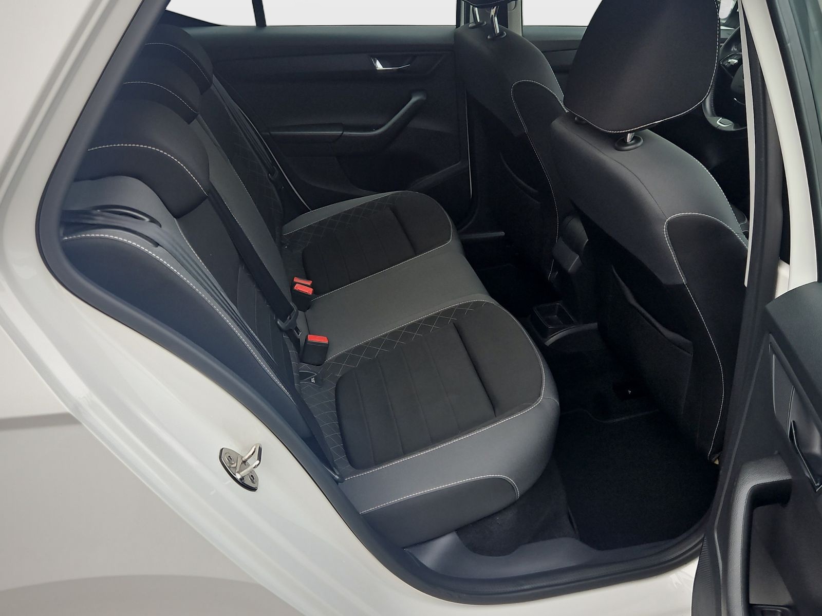 SKODA Fabia 1.0 TSI Ambition DSG-image-12