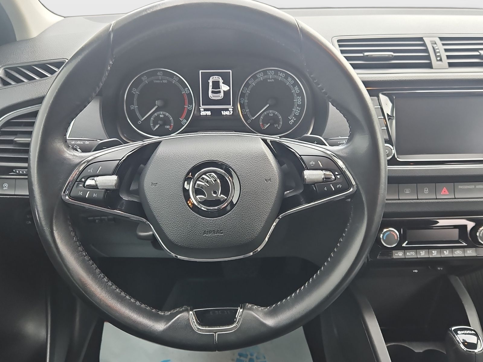 SKODA Fabia 1.0 TSI Ambition DSG-image-10