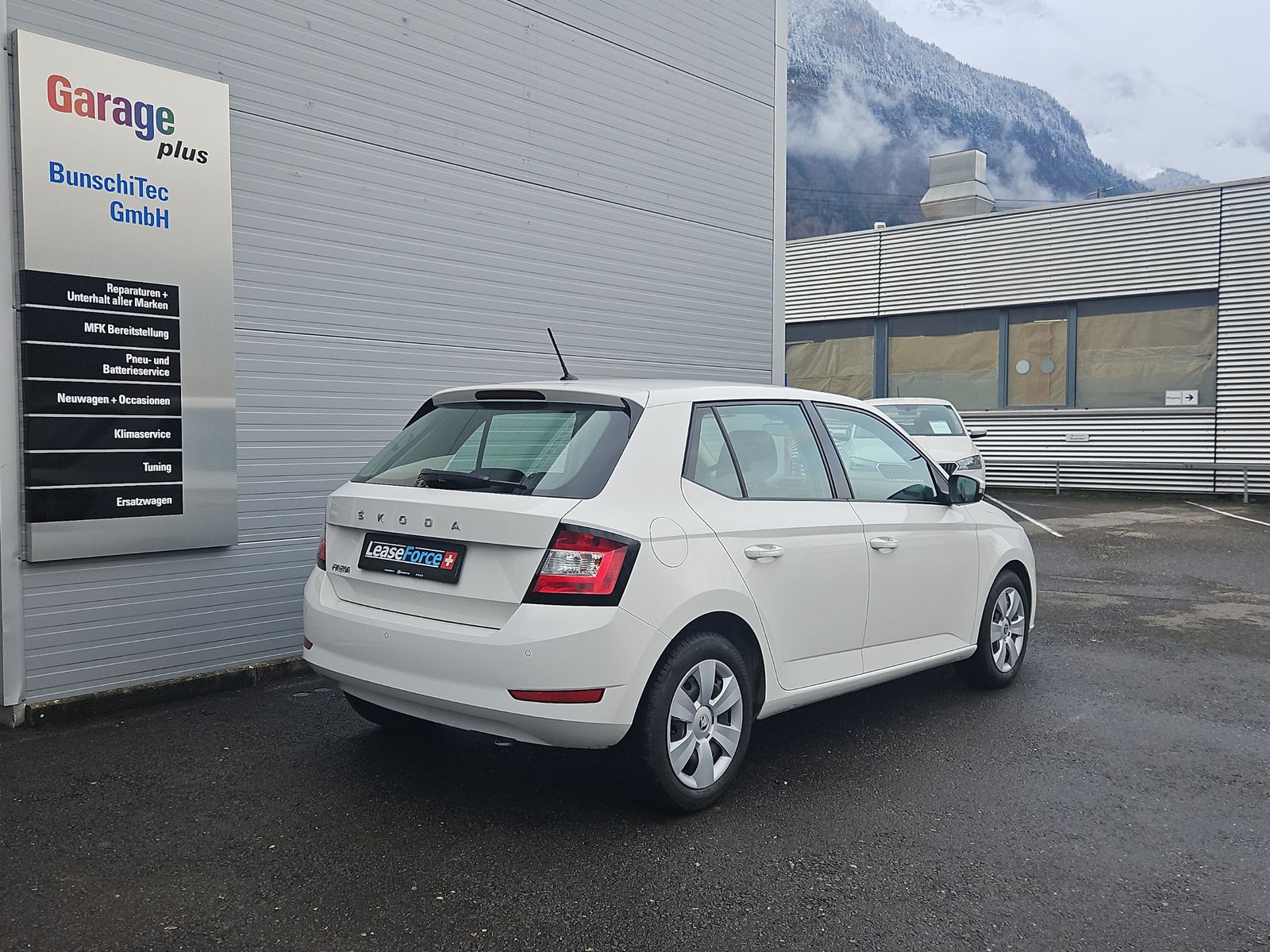 SKODA Fabia 1.0 TSI Ambition DSG-image-4