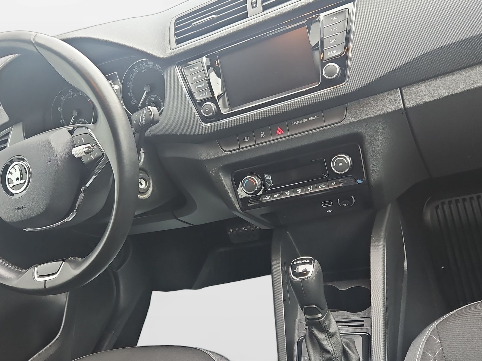 SKODA Fabia 1.0 TSI Ambition DSG-image-9