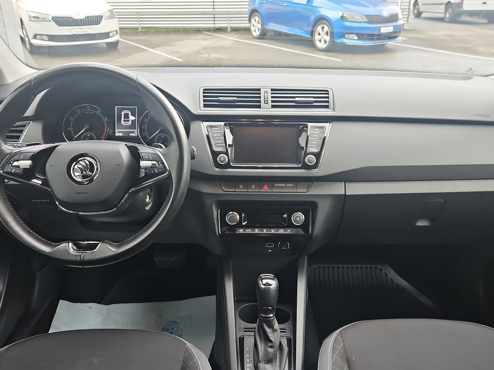 SKODA Fabia 1.0 TSI Ambition DSG-image-8