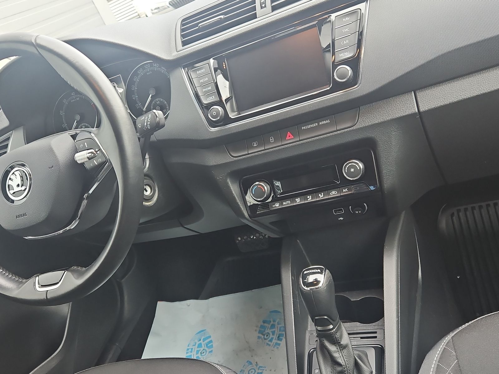 SKODA Fabia 1.0 TSI Ambition DSG-image-9