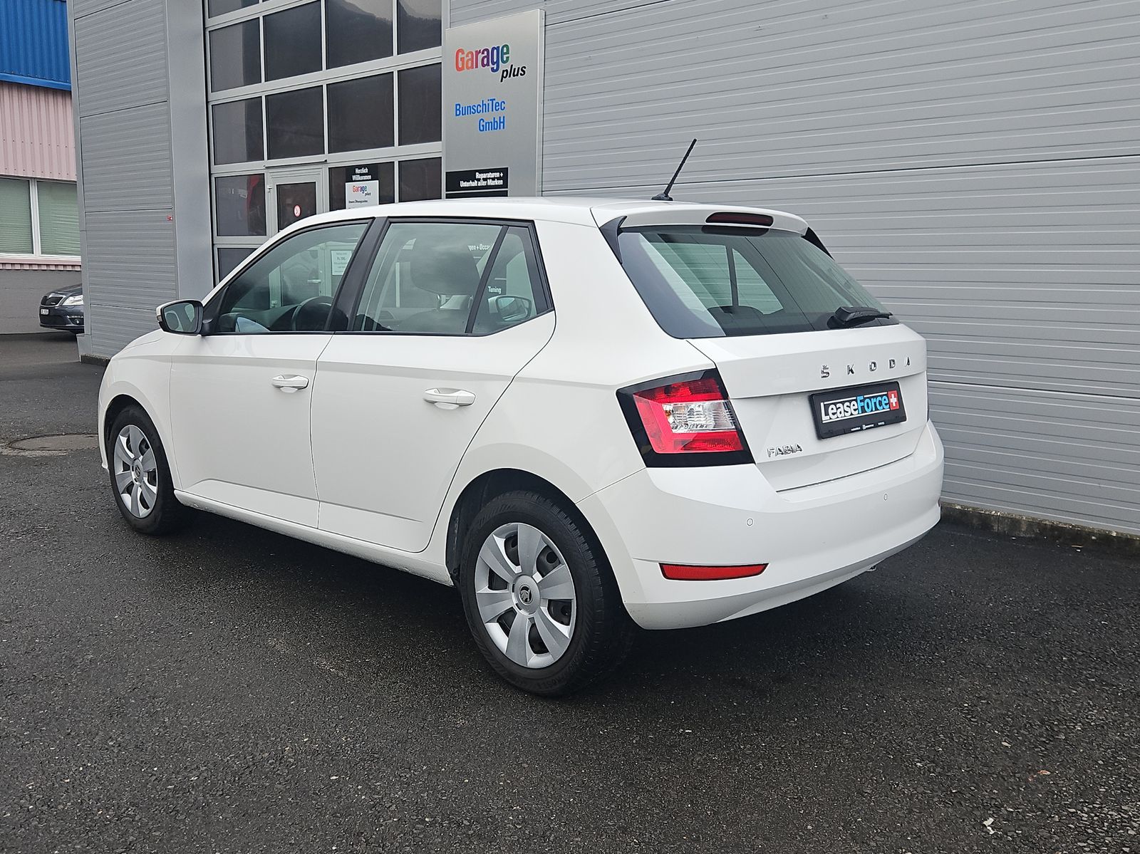 SKODA Fabia 1.0 TSI Ambition DSG-image-2