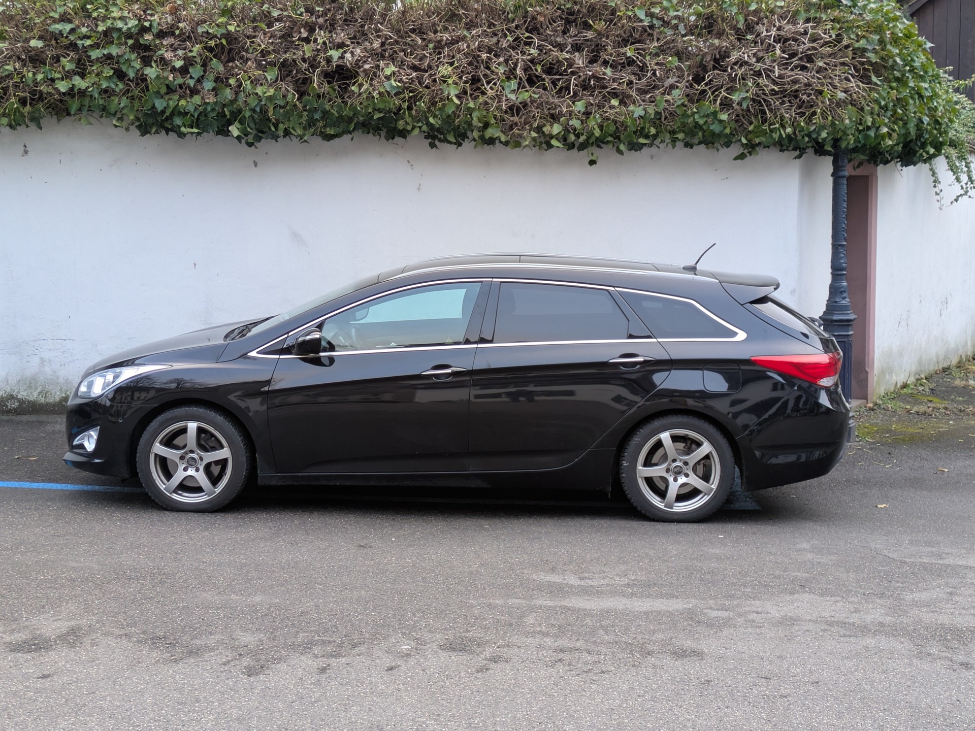 HYUNDAI i40 Wagon 1.7 CRDI Style-image-1