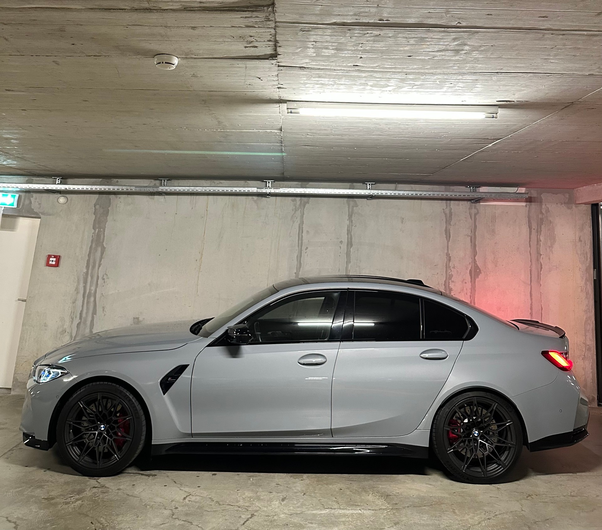 BMW M3 Competition M xDrive // Leasing dès 825.- // M Carbone Schalenstize // Brooklyn Grey Metallic // Garantie BMW 02/2028-image-2