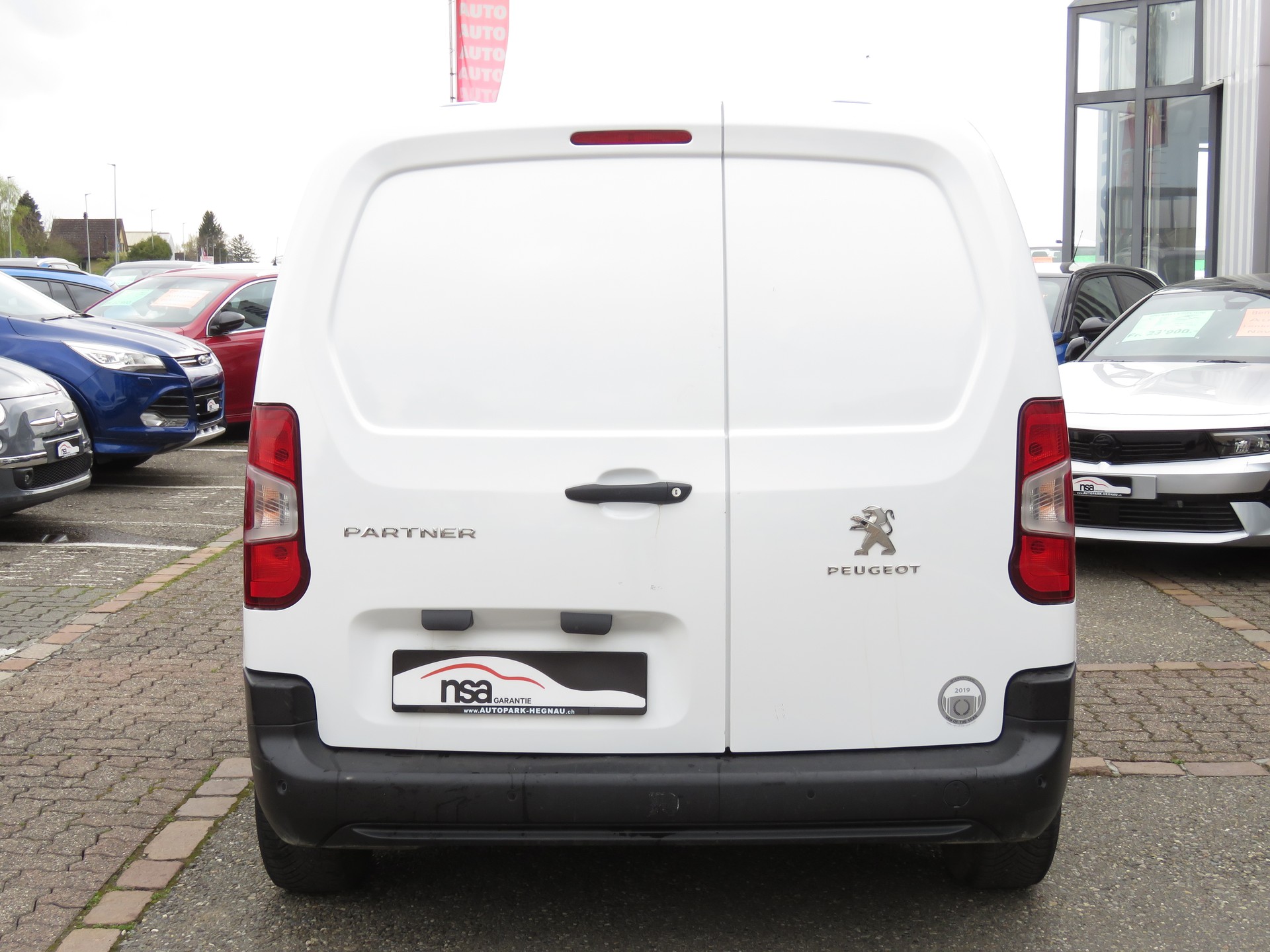 PEUGEOT Partner 1.2 Pure Tech s/s Pro vertiefte Kabine 3-Plätzer (NL 550 kg)-image-4