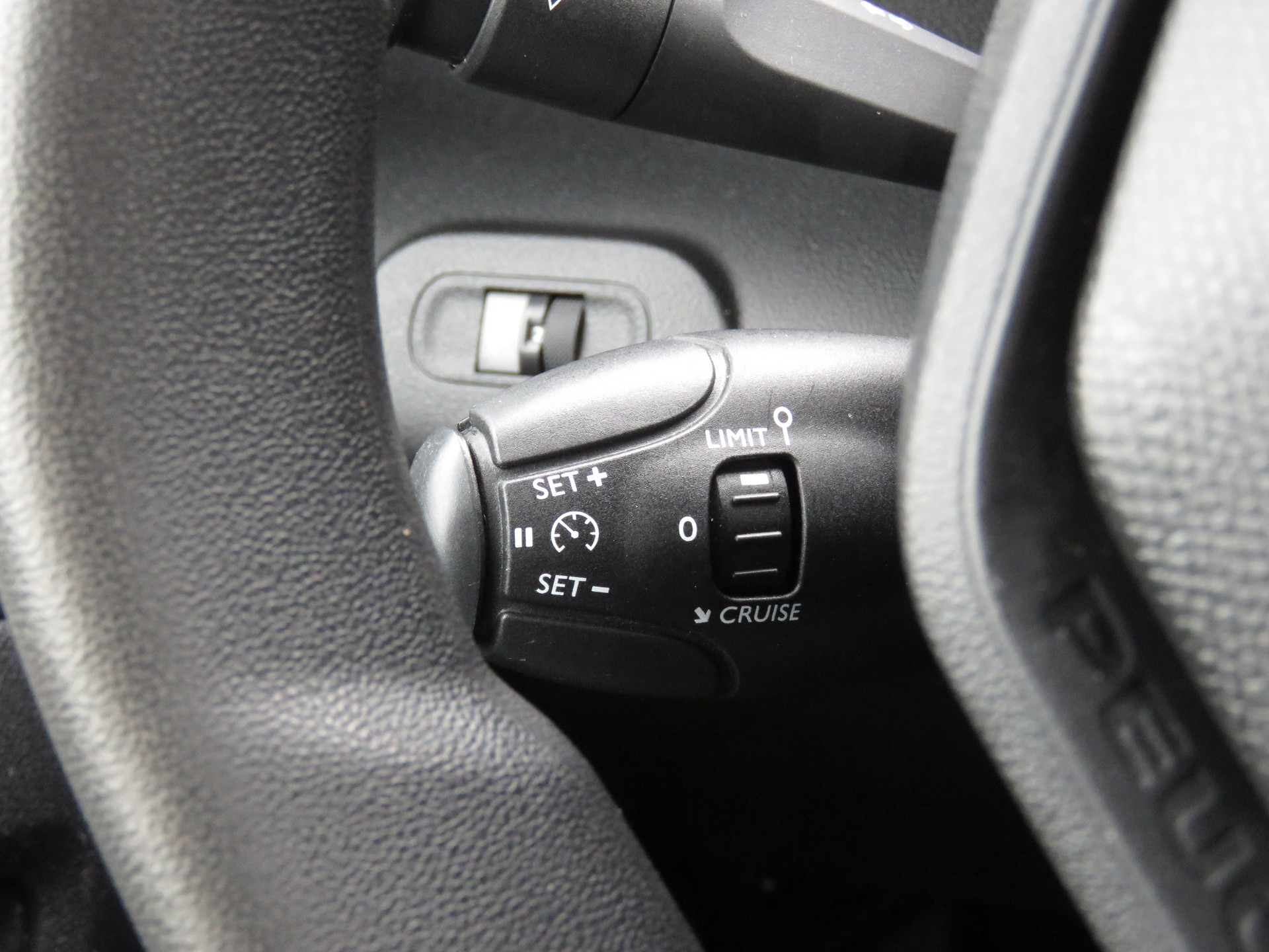 PEUGEOT Partner 1.2 Pure Tech s/s Pro vertiefte Kabine 3-Plätzer (NL 550 kg)-image-17
