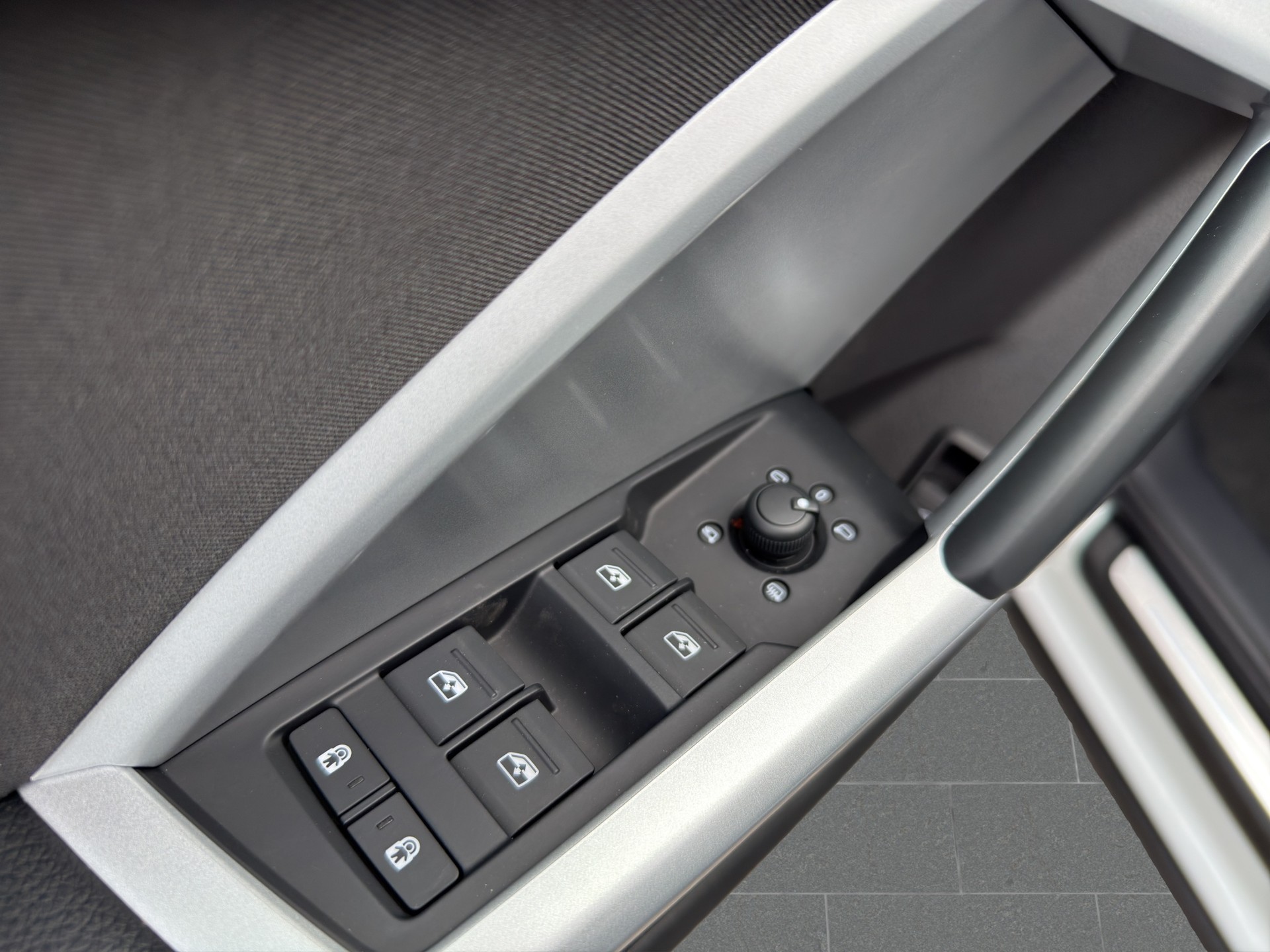 AUDI Q3 35 TFSI S line S-tronic-image-8