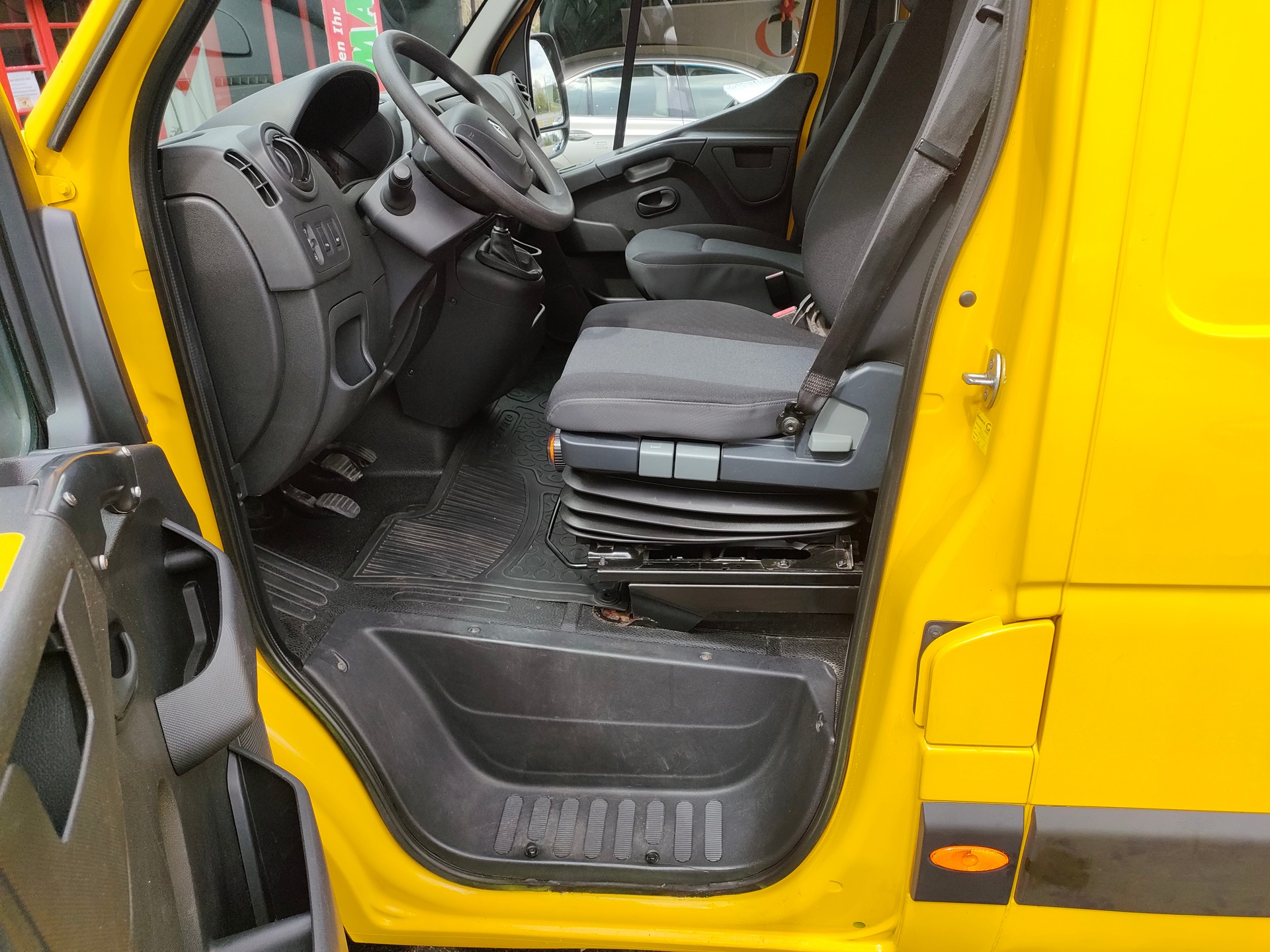 RENAULT Master T35 2.3dCi 130 L3H2-image-10