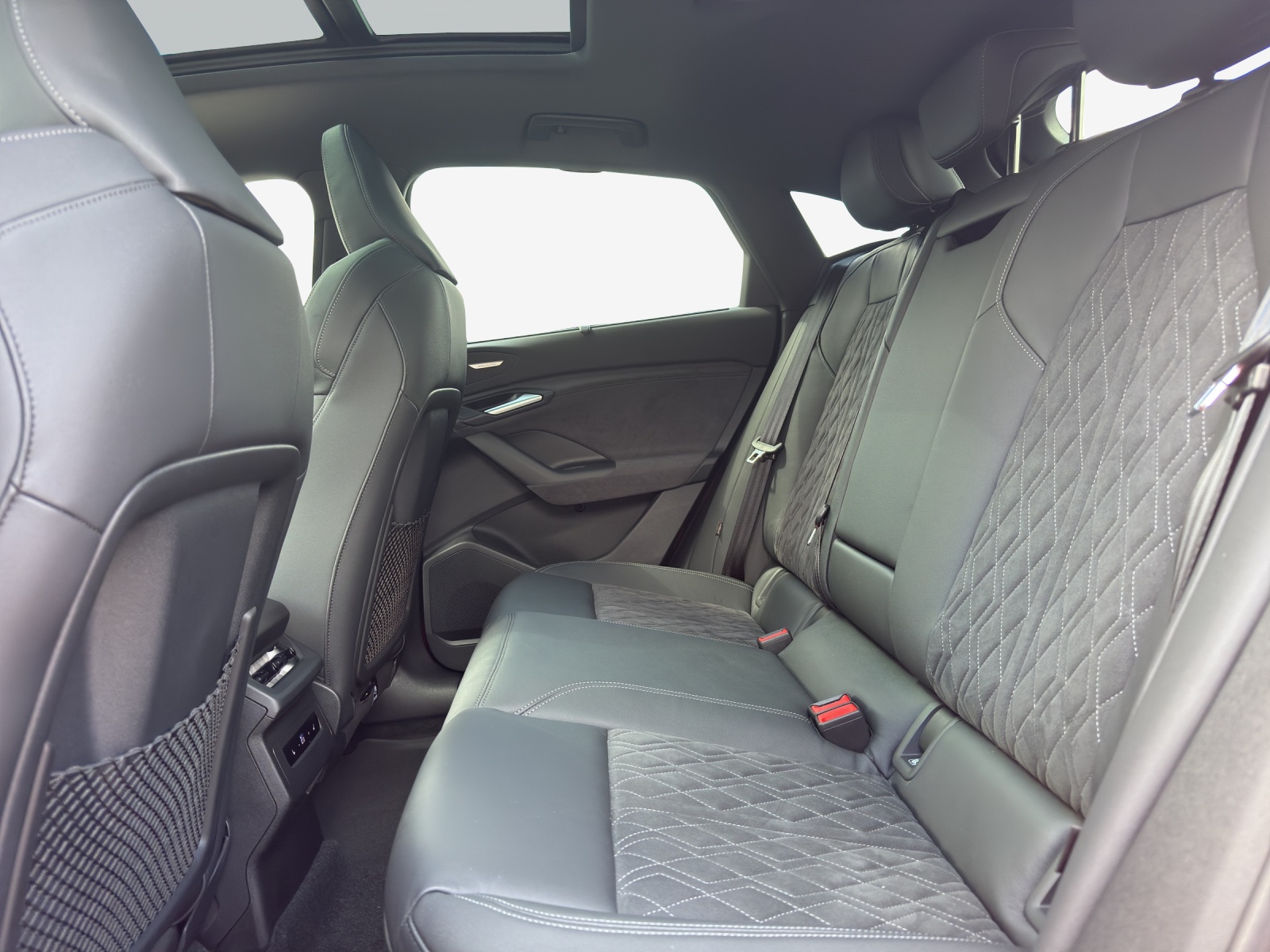 AUDI Q6 Sportback e-tron quattro-image-14
