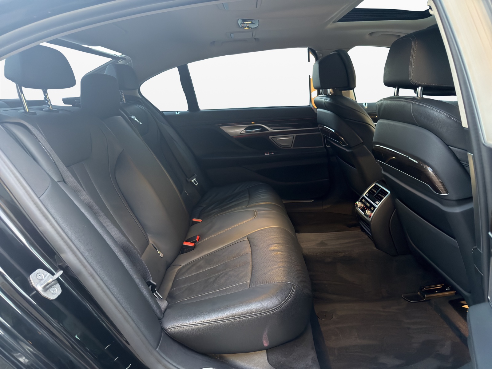 BMW 730Ld xDrive 48V Steptronic-image-18