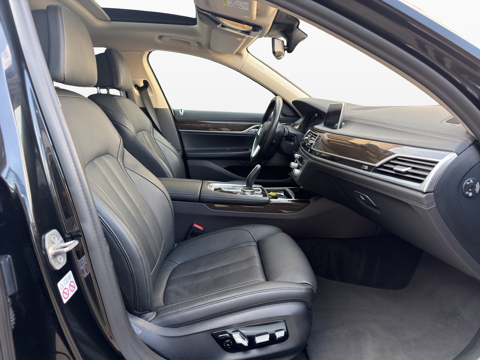 BMW 730Ld xDrive 48V Steptronic-image-14