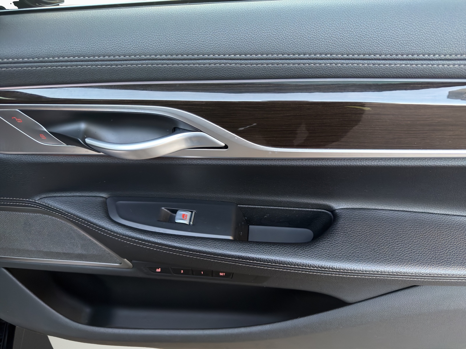 BMW 730Ld xDrive 48V Steptronic-image-16