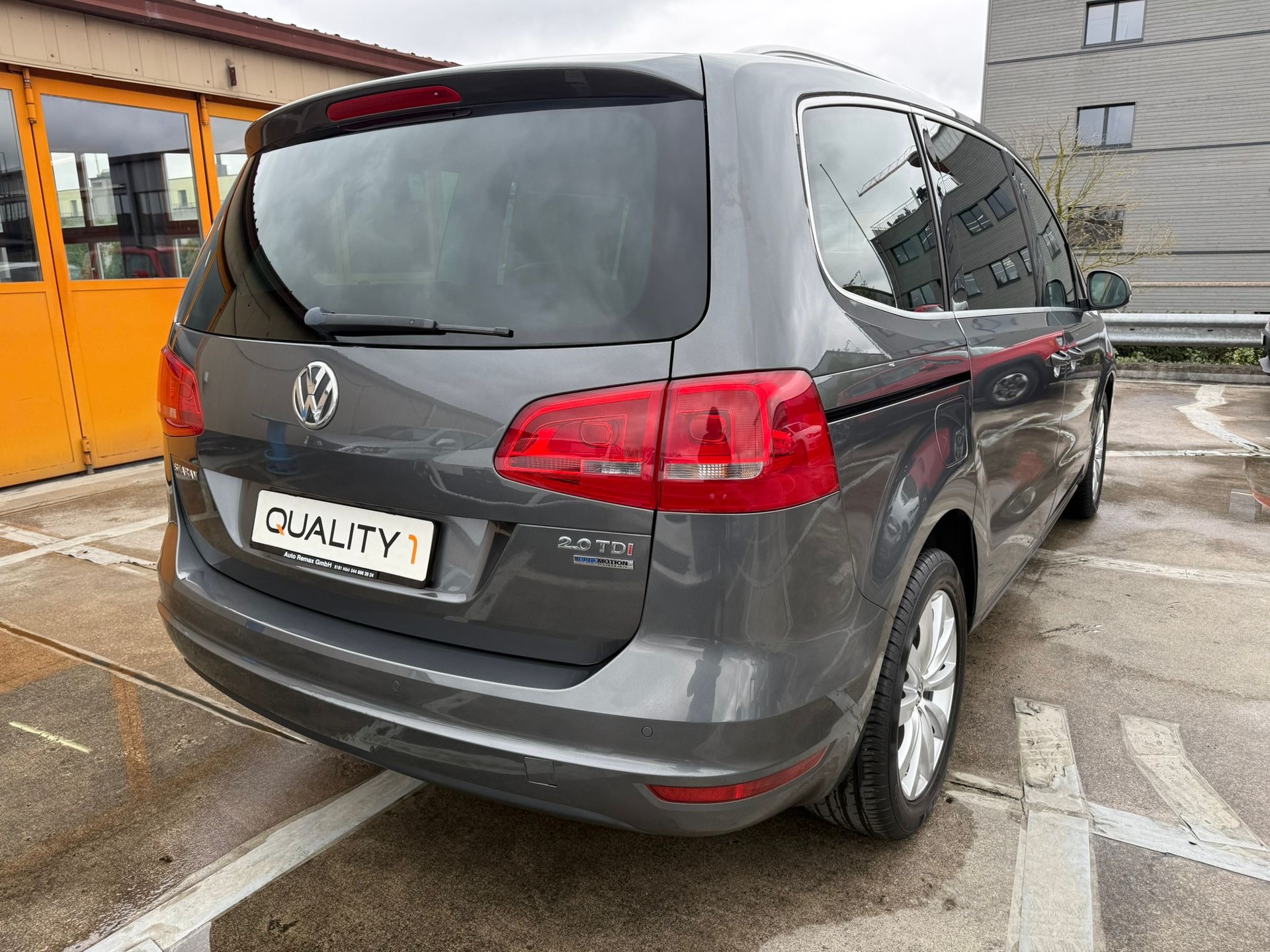 VW Sharan 2.0 TDI BlueMotion Technology Highline DSG-image-3