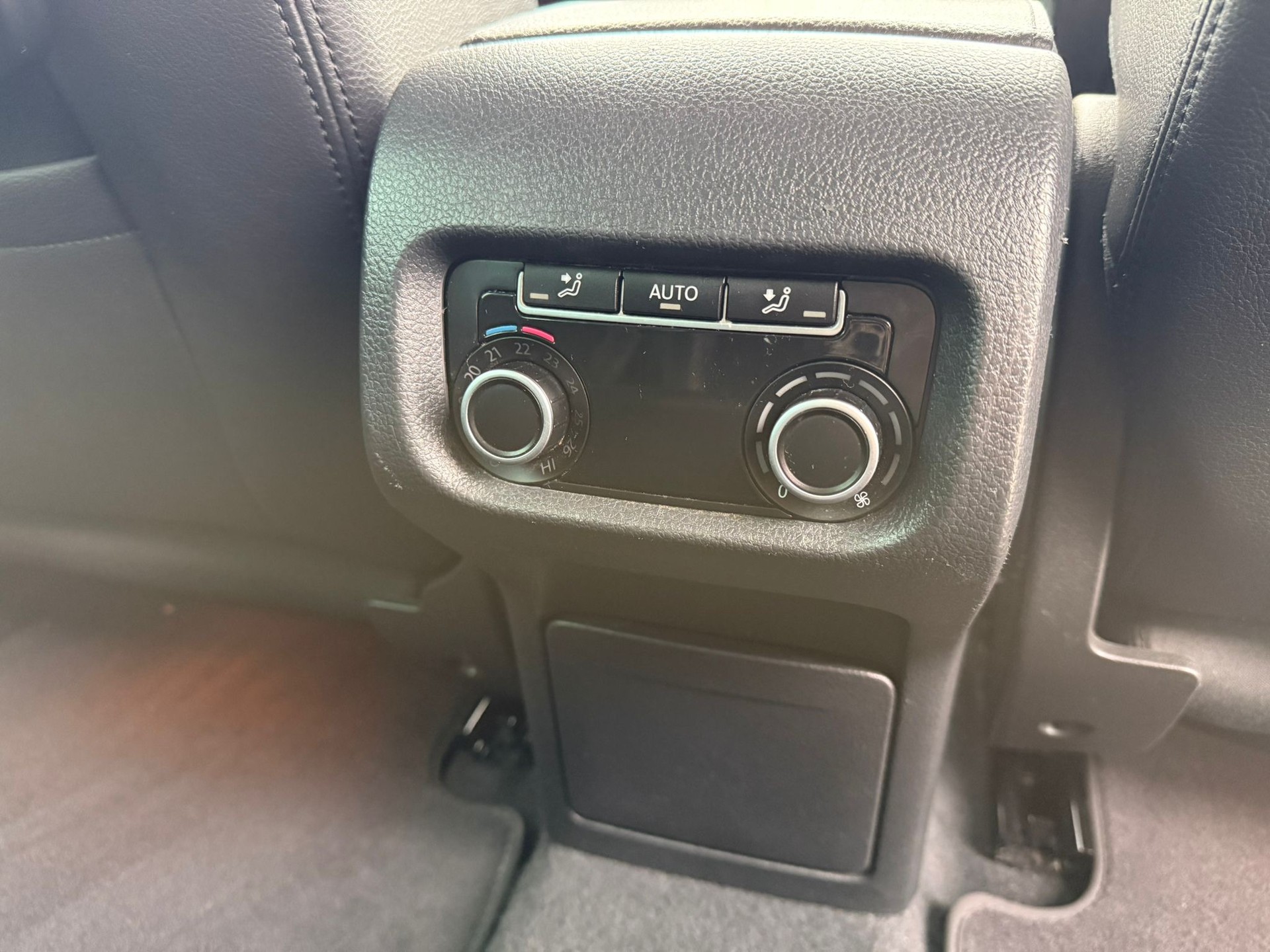 VW Sharan 2.0 TDI BlueMotion Technology Highline DSG-image-13