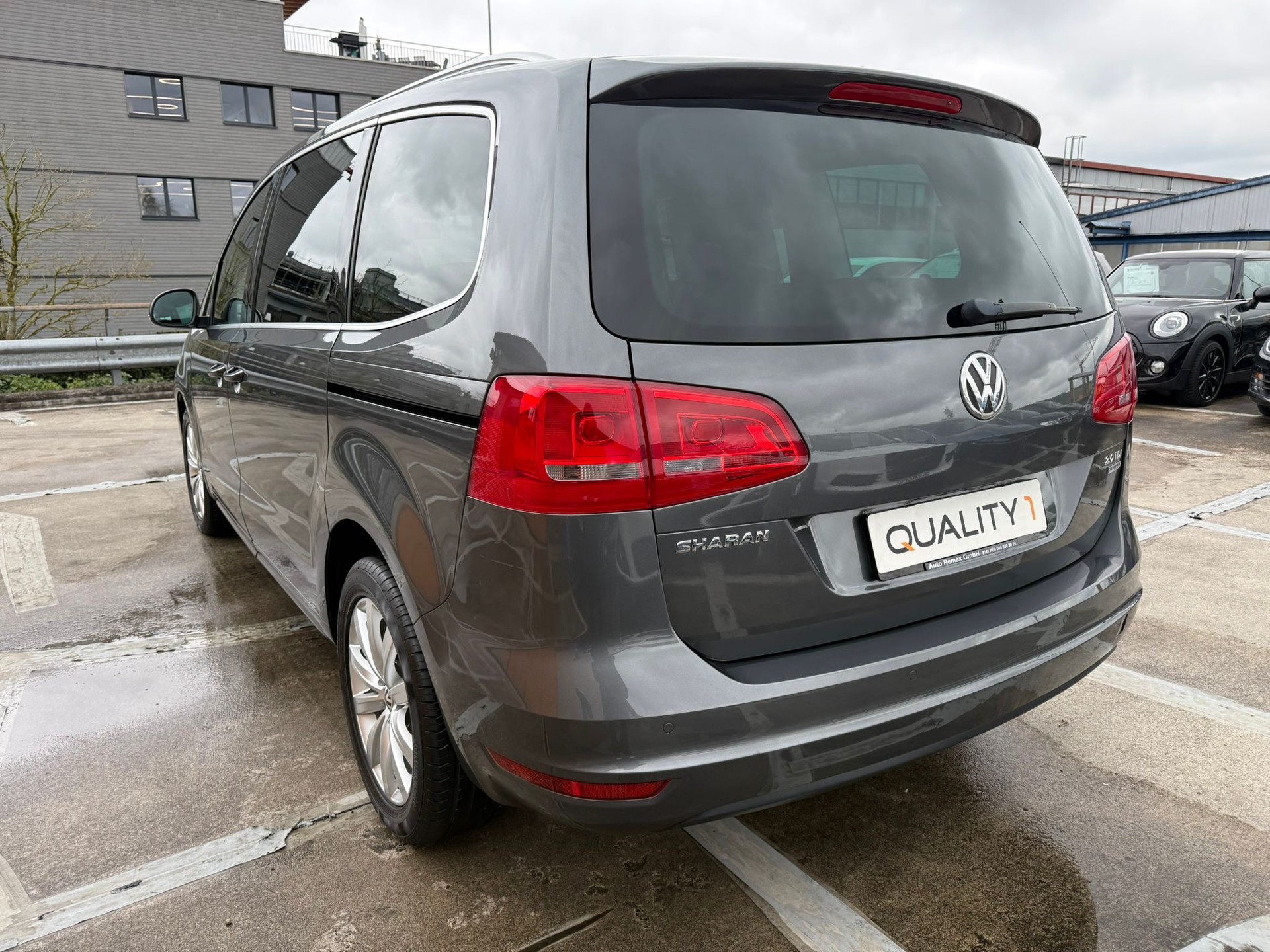 VW Sharan 2.0 TDI BlueMotion Technology Highline DSG-image-2