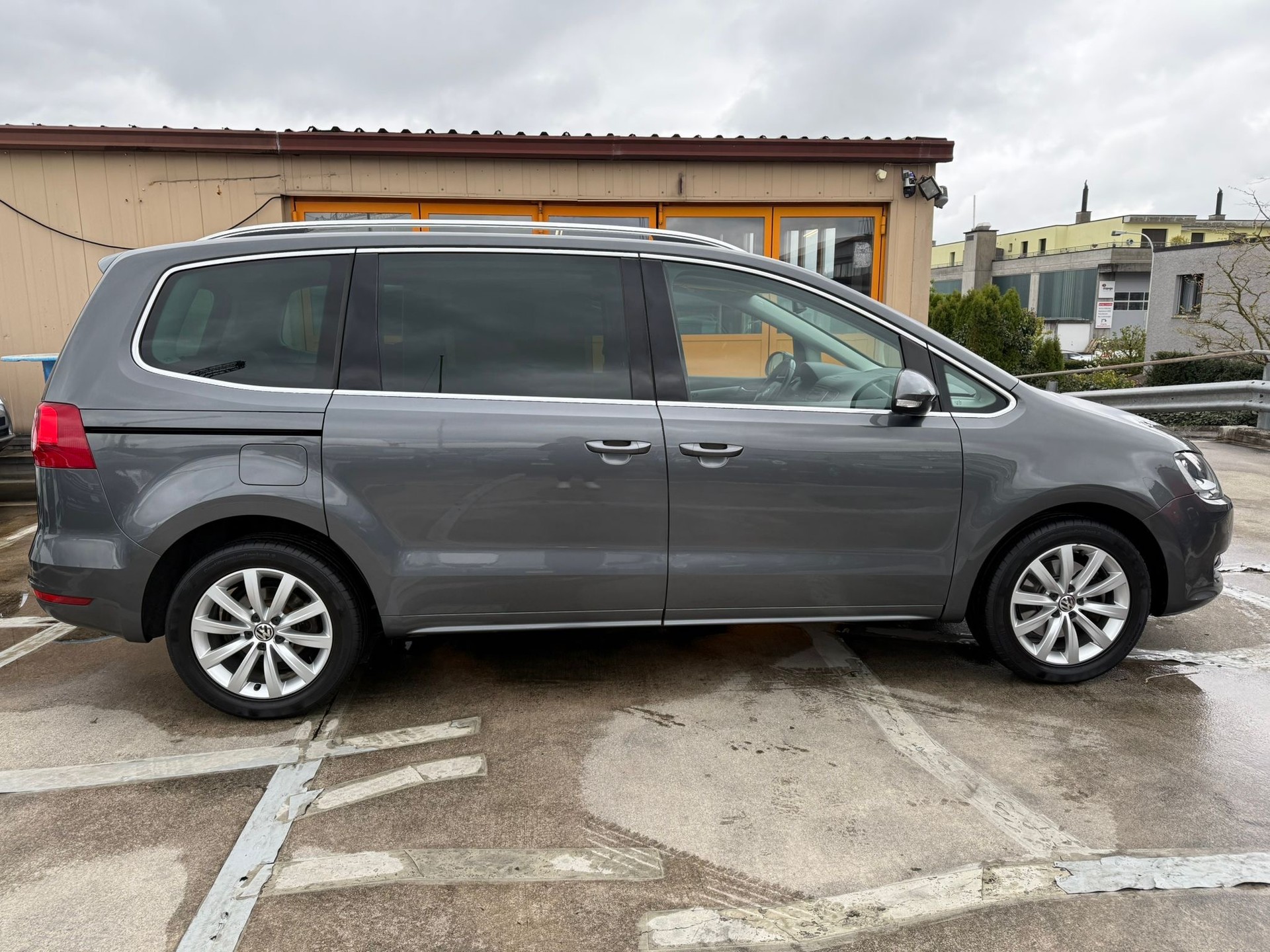 VW Sharan 2.0 TDI BlueMotion Technology Highline DSG-image-4