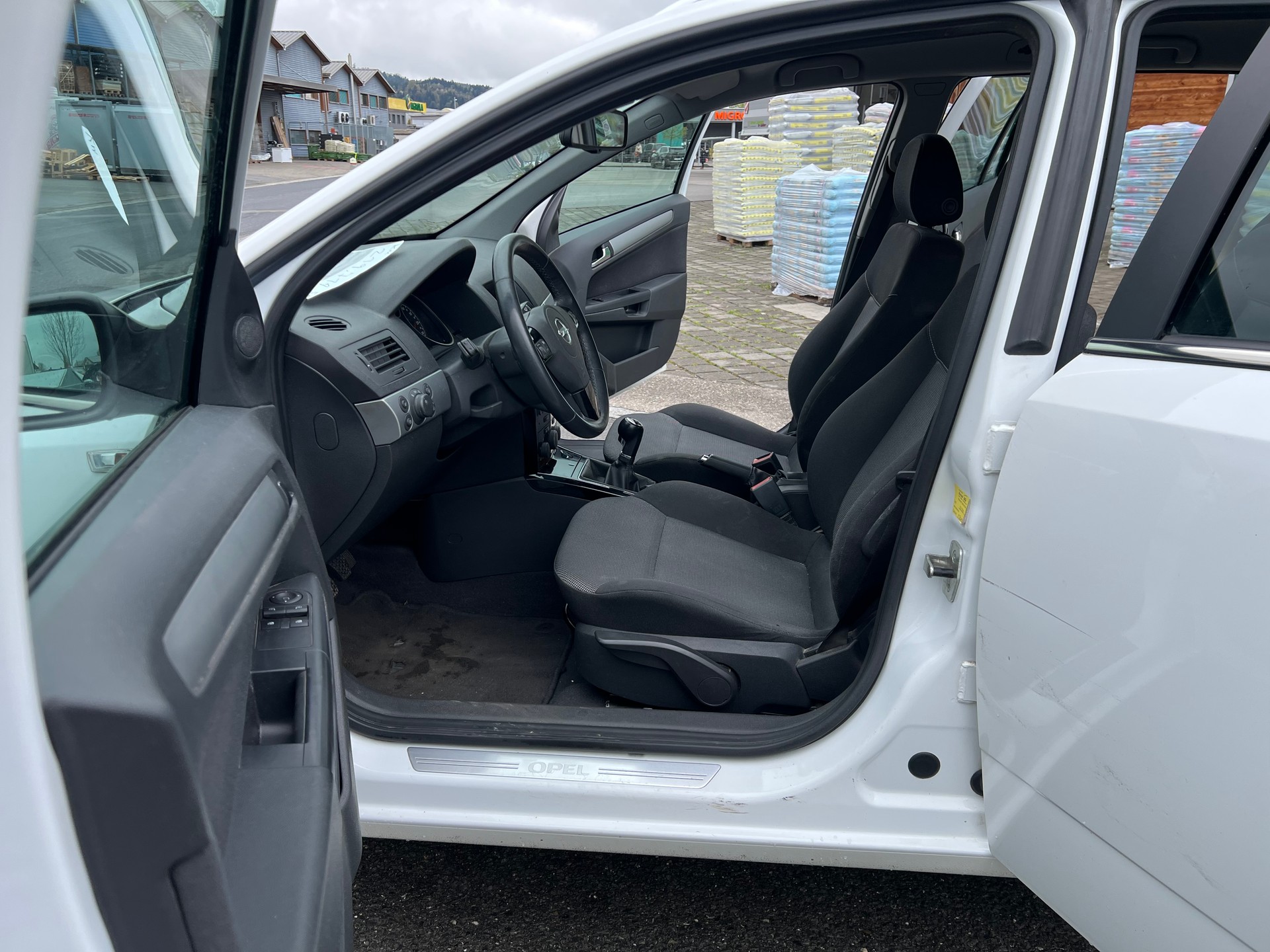 OPEL Astra Caravan 1.6i 16V-image-8