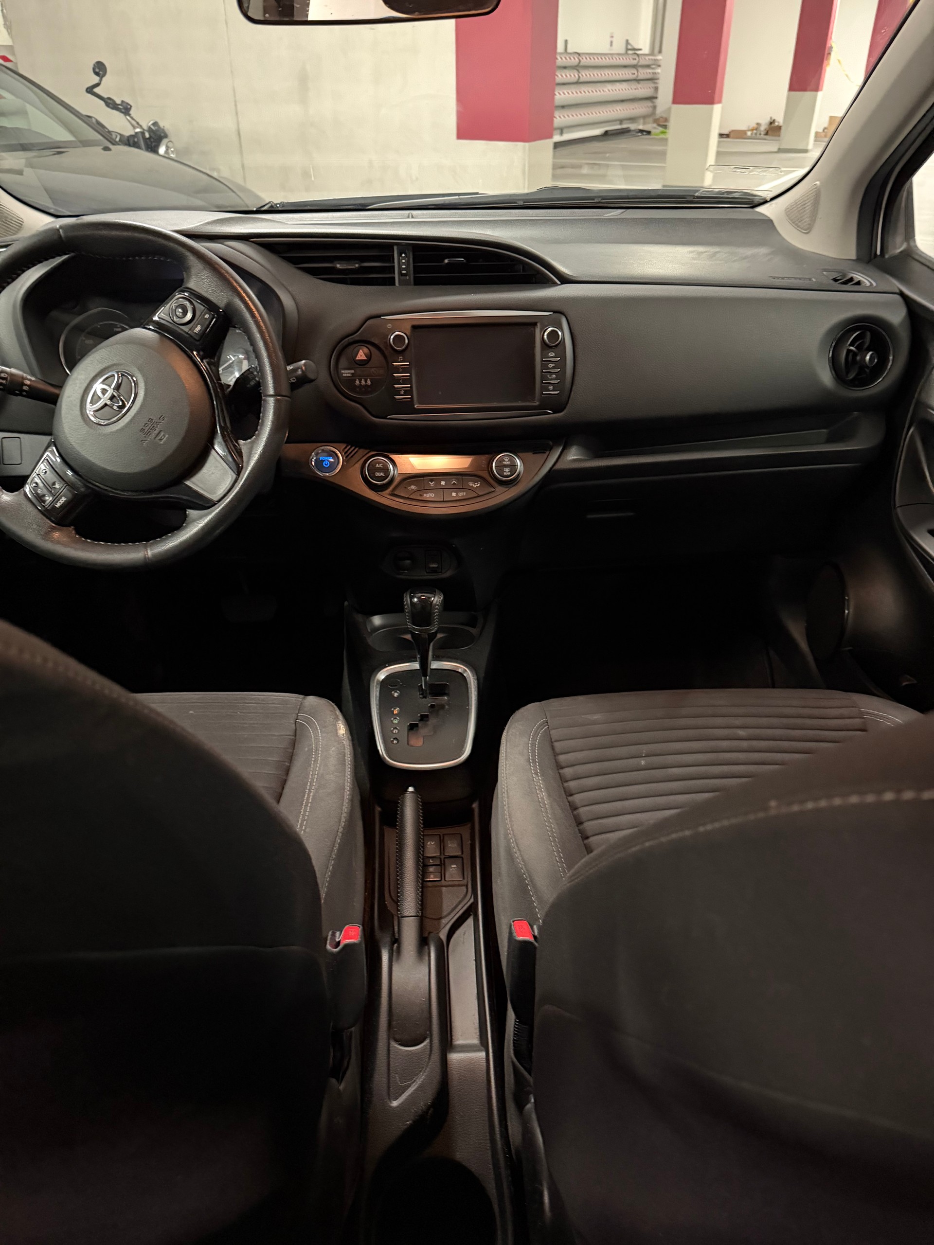 TOYOTA Yaris 1.5 VVT-i Hybrid Premium e-CVT-image-10
