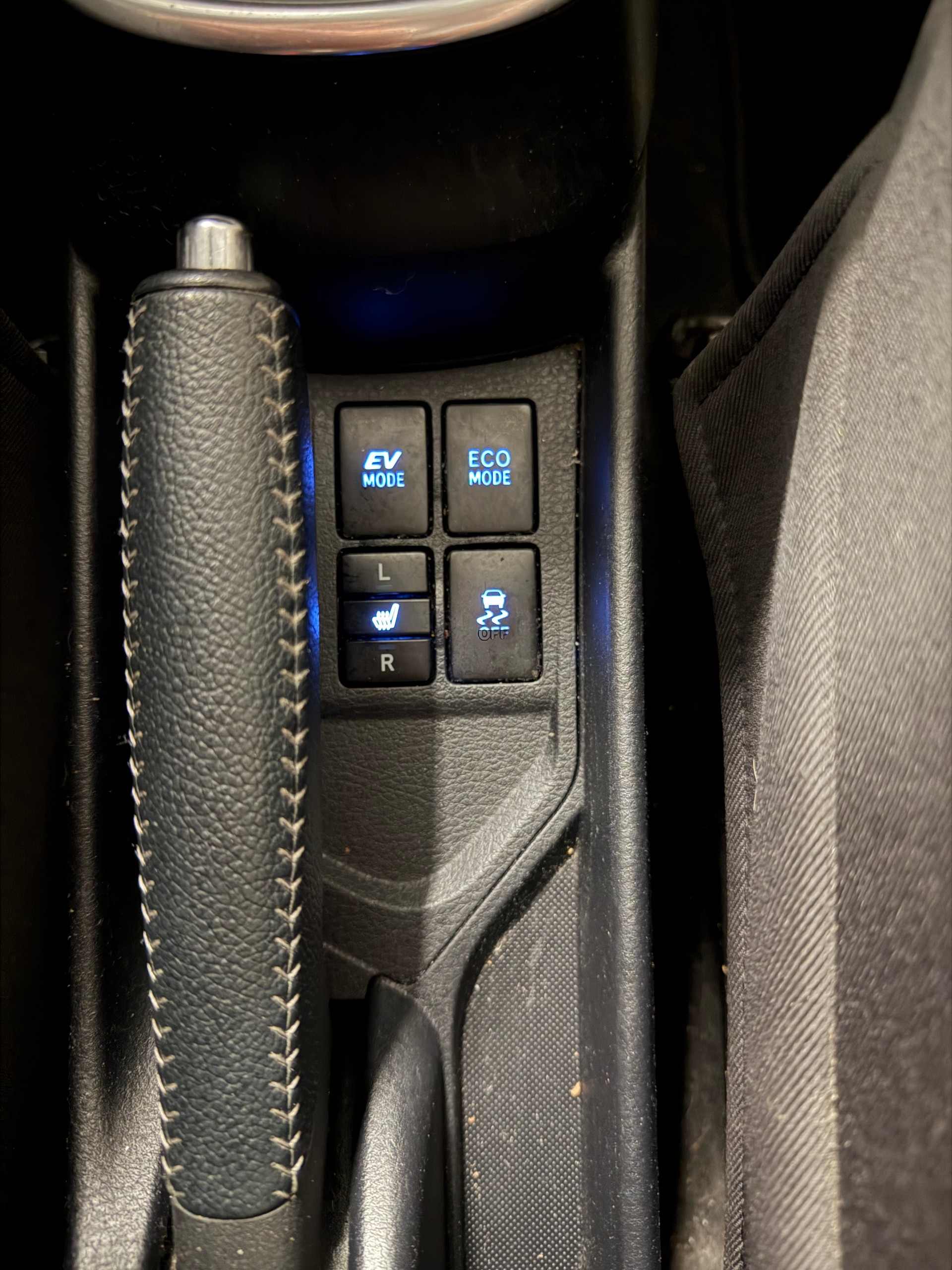 TOYOTA Yaris 1.5 VVT-i Hybrid Premium e-CVT-image-9