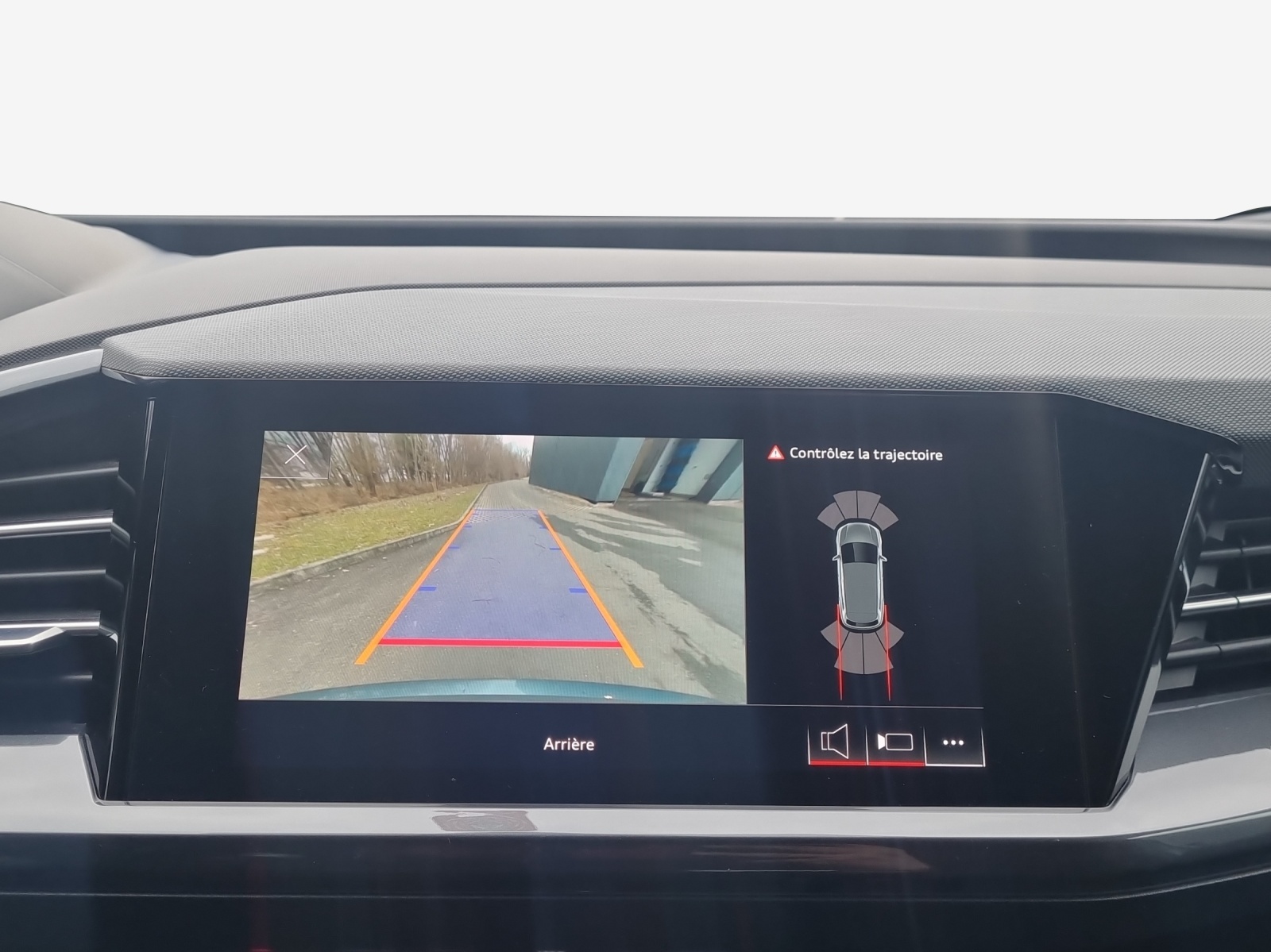 AUDI Q4 e-tron 50 quattro-image-14