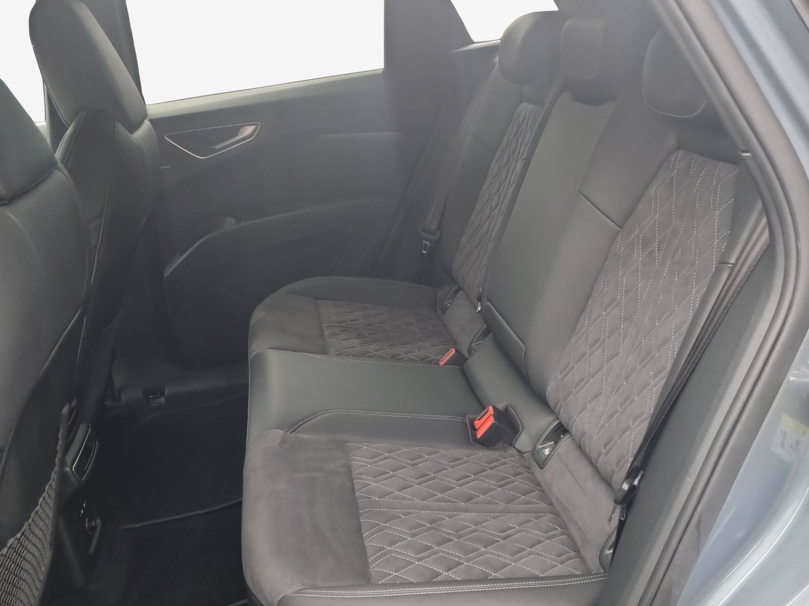 AUDI Q4 e-tron 50 quattro-image-12