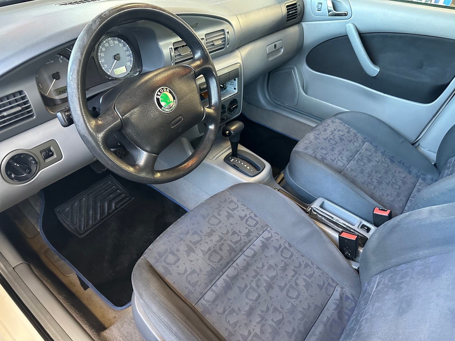 SKODA Octavia 1.6 GLX-image-8