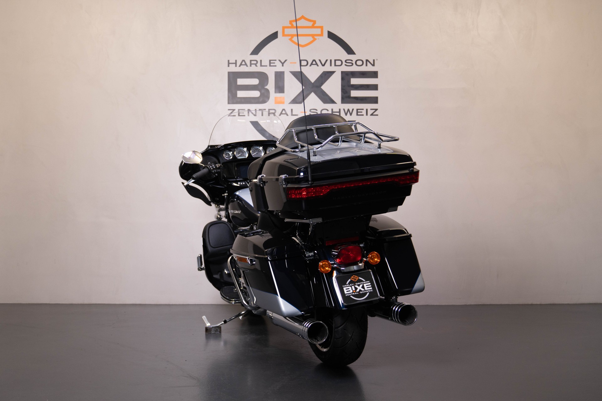 HARLEY-DAVIDSON FLHTK Electra Glide Ultra Limited 114-showroom-element-3
