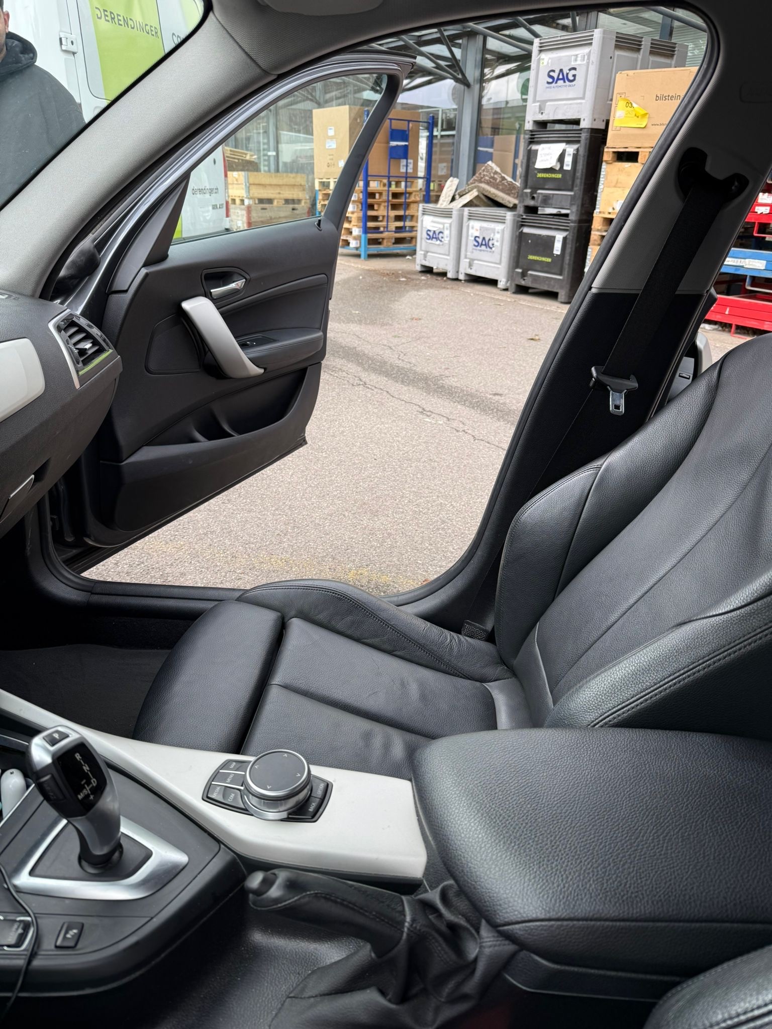 BMW 118i-image-6