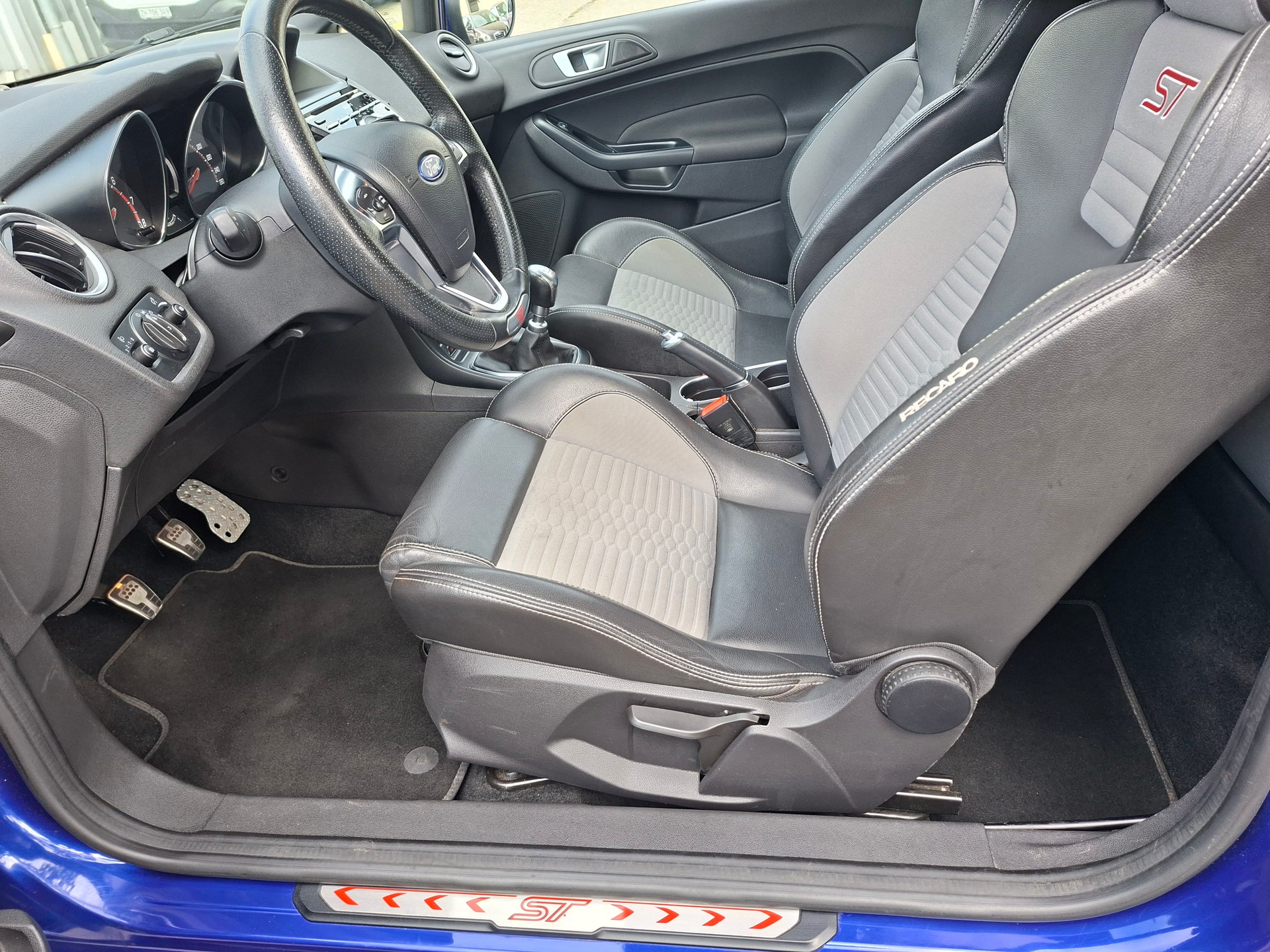 FORD Fiesta 1.6 SCTi ST-image-6