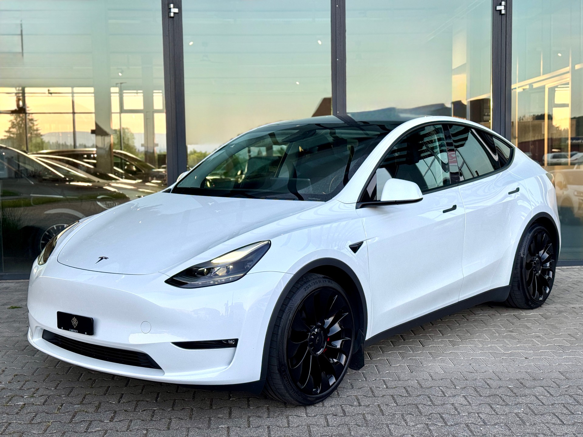 TESLA Model Y Performance / Anhängerkupplung / AMD RYZEN-showroom-element-2
