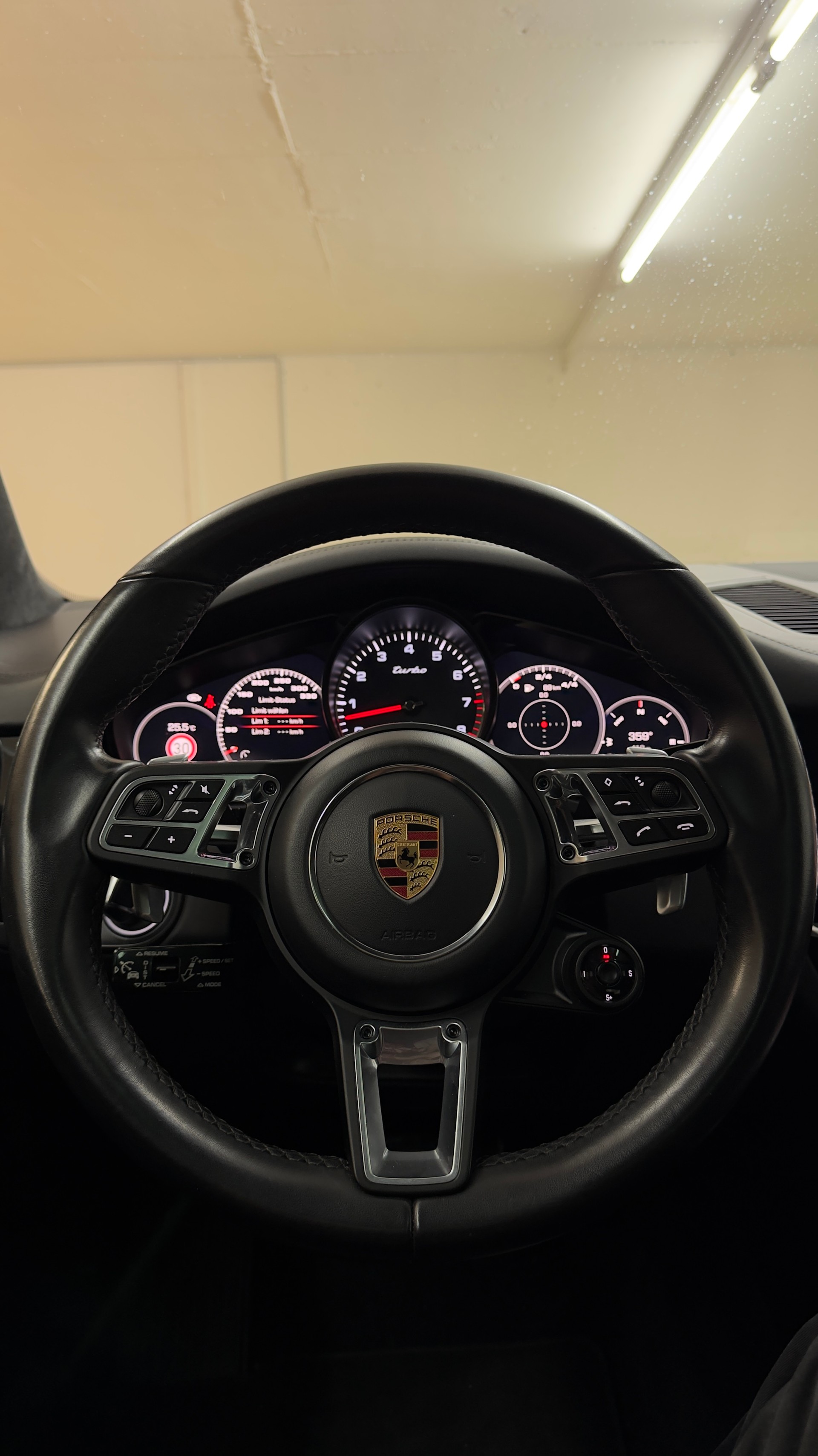 PORSCHE Cayenne Turbo-image-11