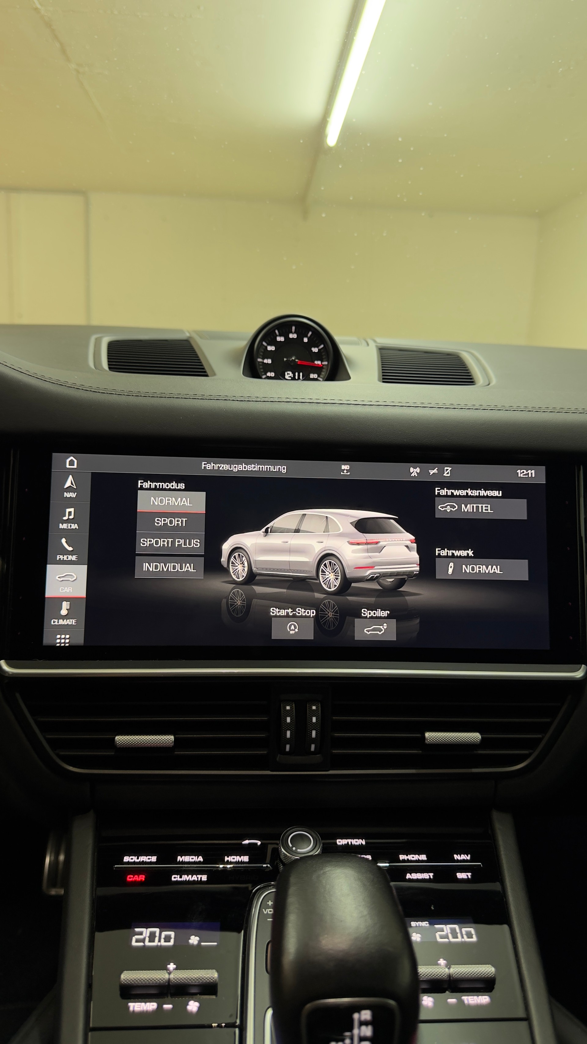 PORSCHE Cayenne Turbo-image-15