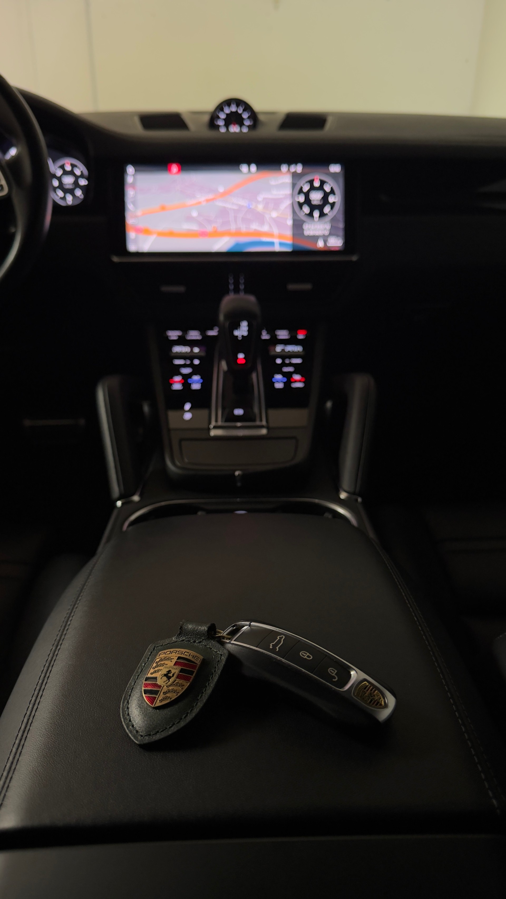 PORSCHE Cayenne Turbo-image-16